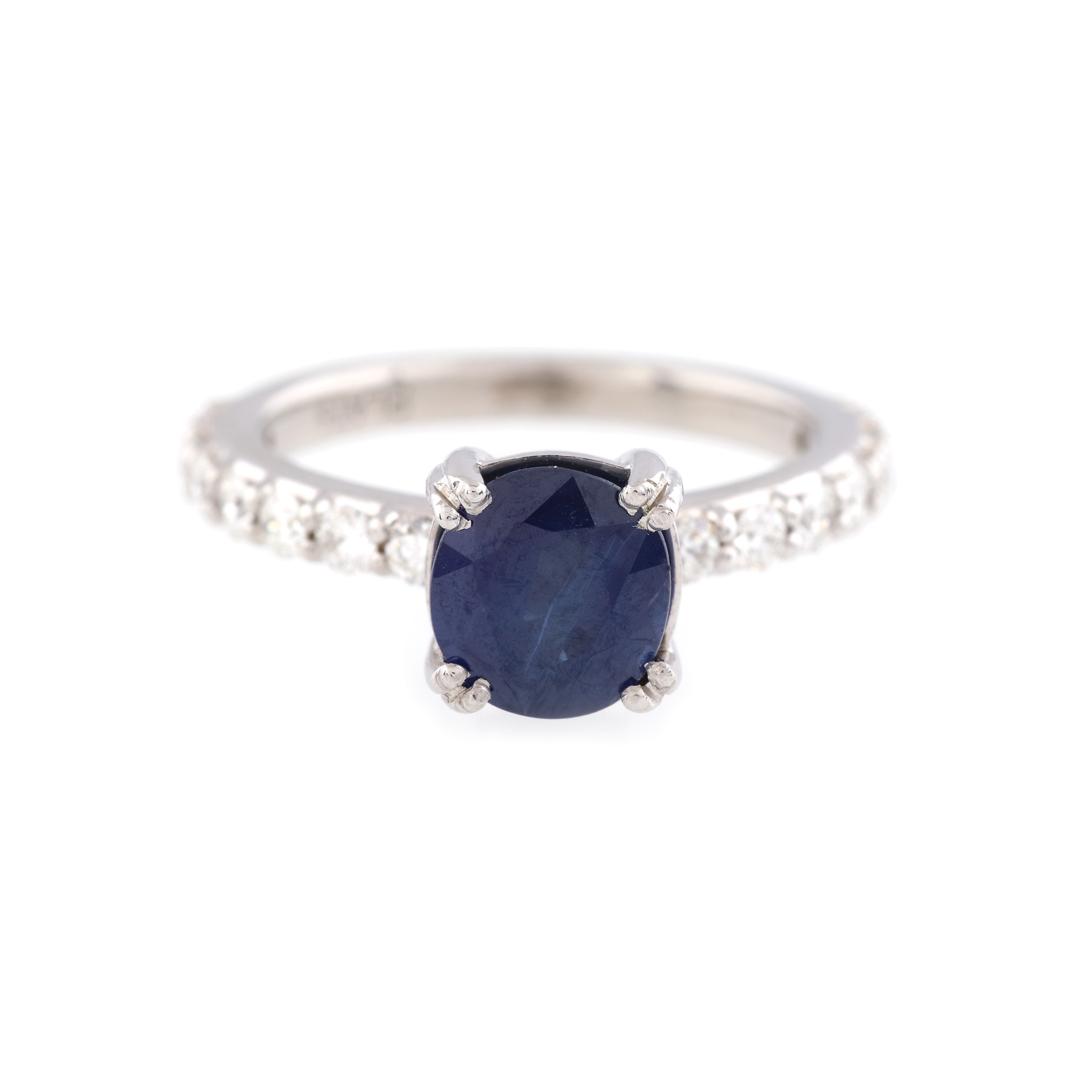 Inel din platină, ornat cu diamante și safir