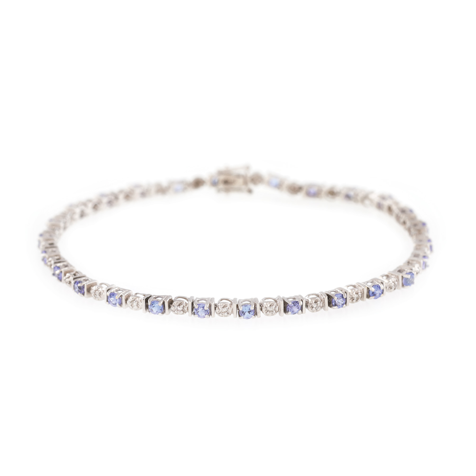 Brățară din aur alb, decorată cu tanzanite și diamante