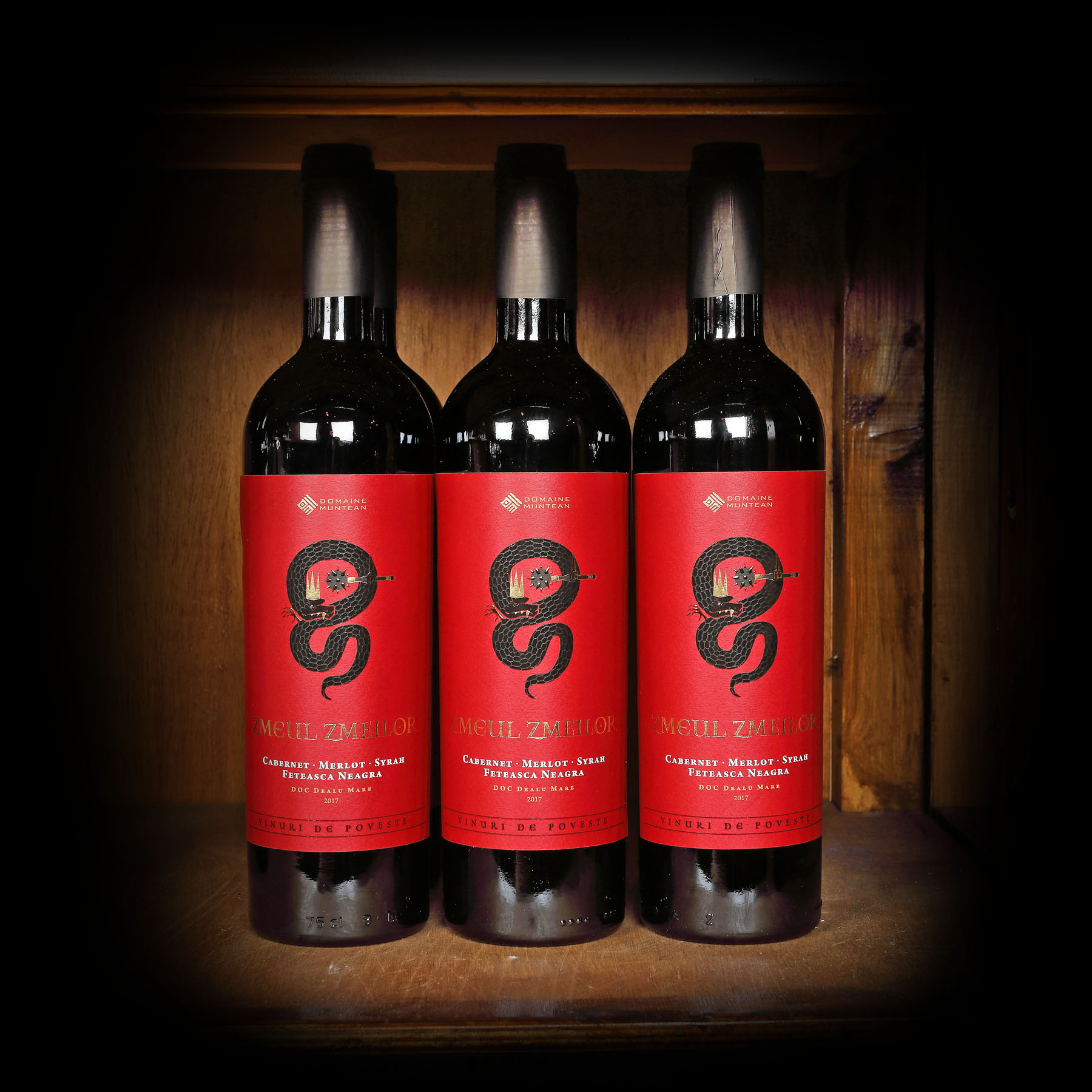 Lot de vinuri Zmeul Zmeilor by Domaine Muntean, ediție limitată, Cabernet, Merlot, Shiraz, Fetească neagră, Dealu Mare, 2017, 6st x 0,75l