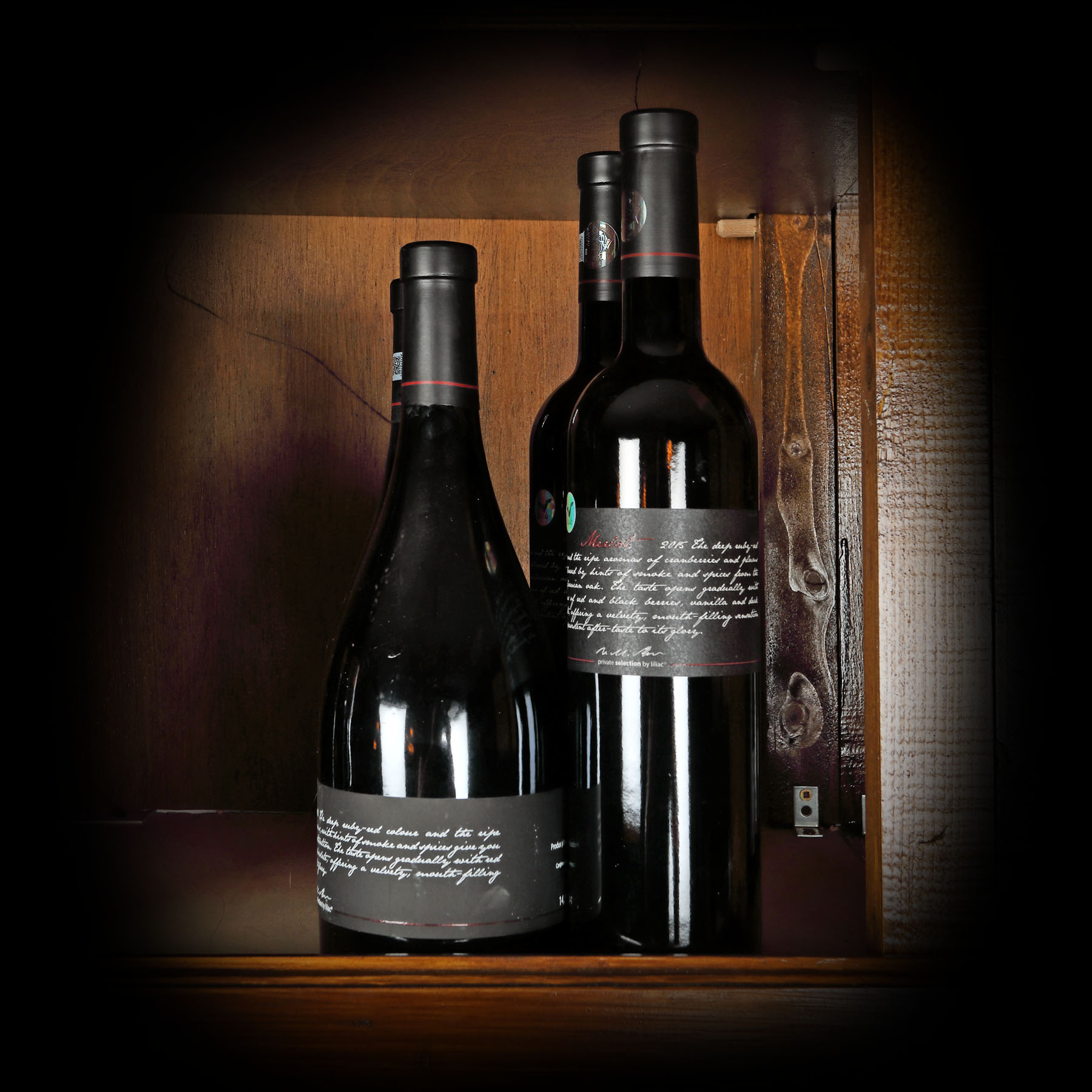 Lot de vinuri din gama Liliac Private Selection, Merlot 2015 și Pinot Noir 2016, 4st x 0,75l 