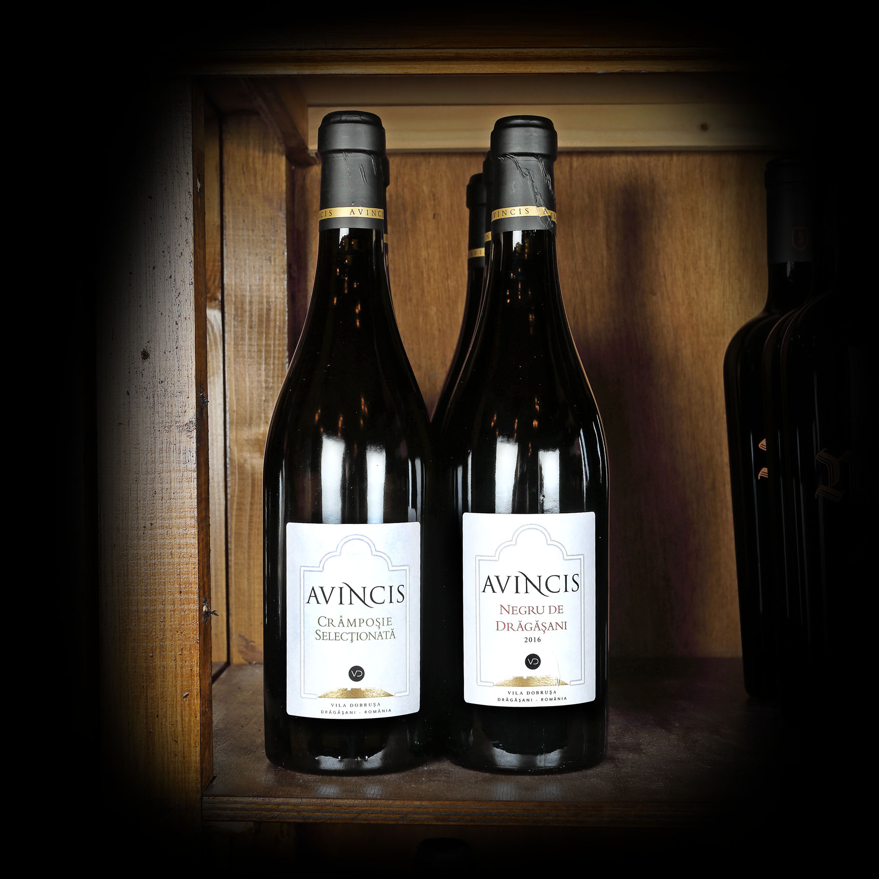 Lot de vinuri românești (Crâmpoșie și Negru de Drăgășani) de la Avincis, Drăgășani, 2016/2019, 6st x 0,75l