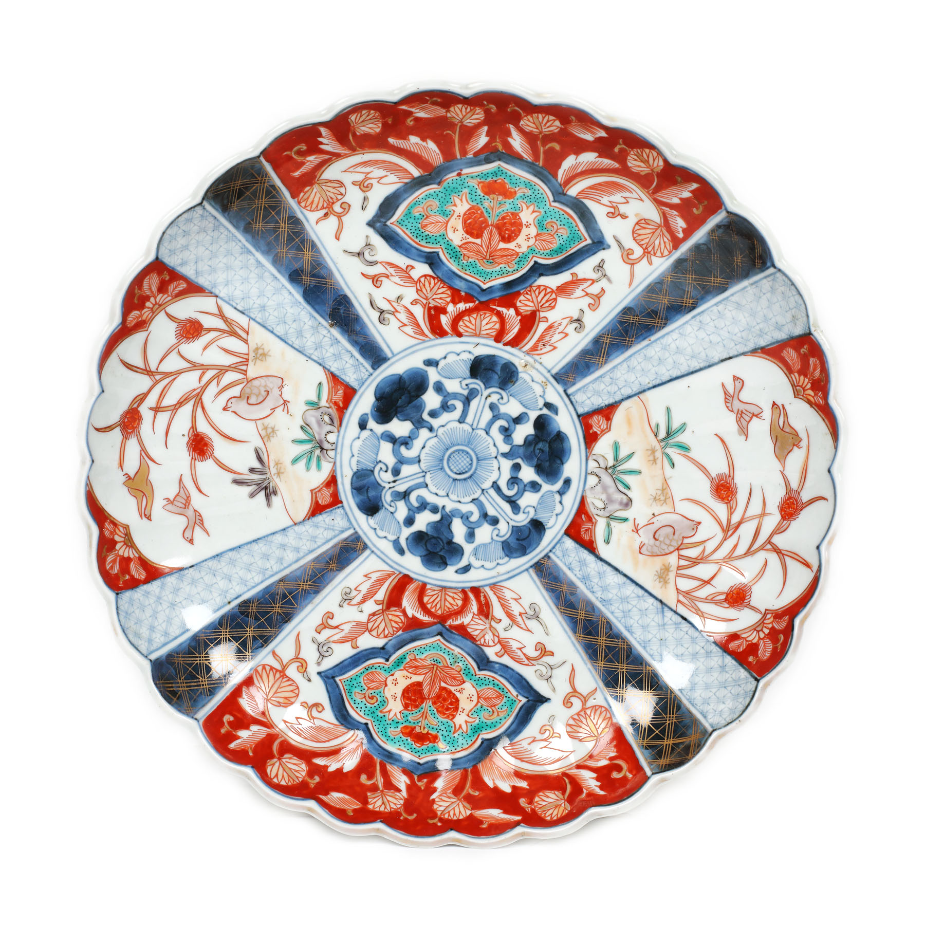 Platou din porțelan, decorat cu motive avimorfe, în manieră Imari, manufactura Arita, perioada Meiji, Japonia, începutul sec. XX