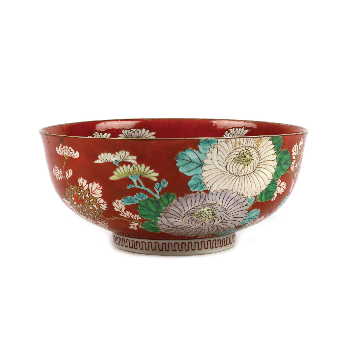 Impresionantă fructieră pe fond coral, din porțelan pictat cu decor floral policrom și aur, marcat, perioada Edo, Japonia, sec. XVIII