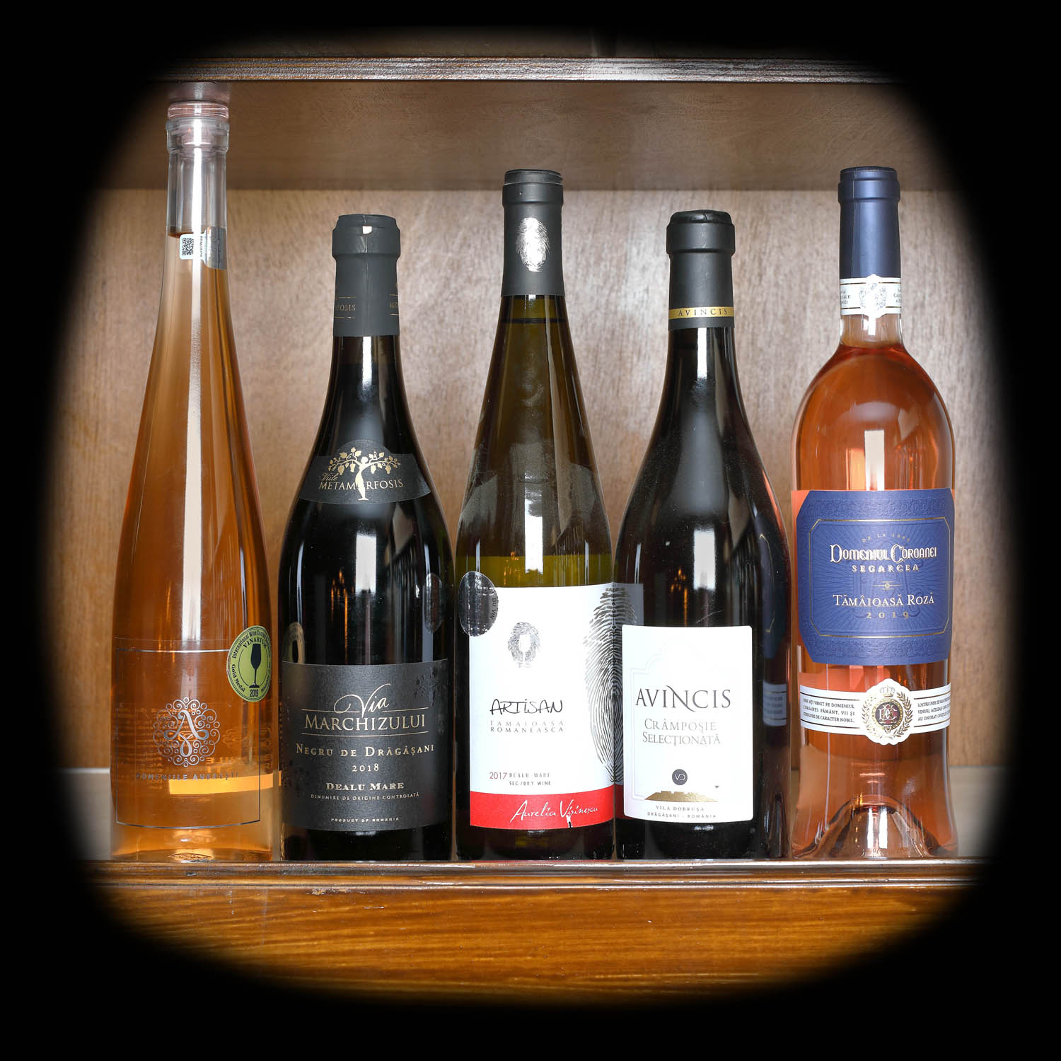 Lot de vinuri din soiuri autohtone "TASTEVIN - ROMÂNIA, TE IUBESC", 2017-2019, 5st x 0,75l