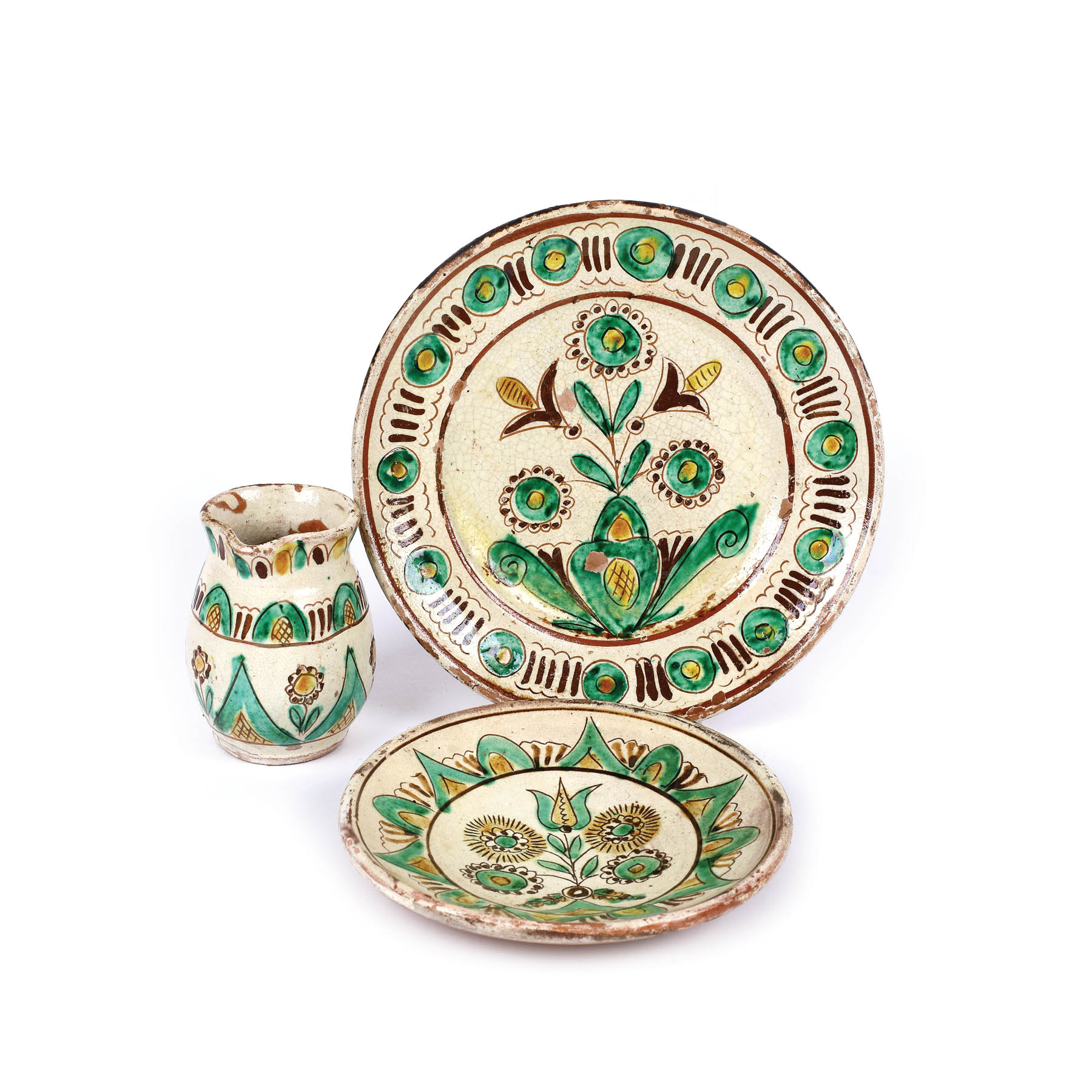 Lot format dintr-o farfurioară, farfurie și o letieră tip Kuty, din ceramică, decorate cu motive vegetale, perioada interbelică, semnate Constantin Colibaba