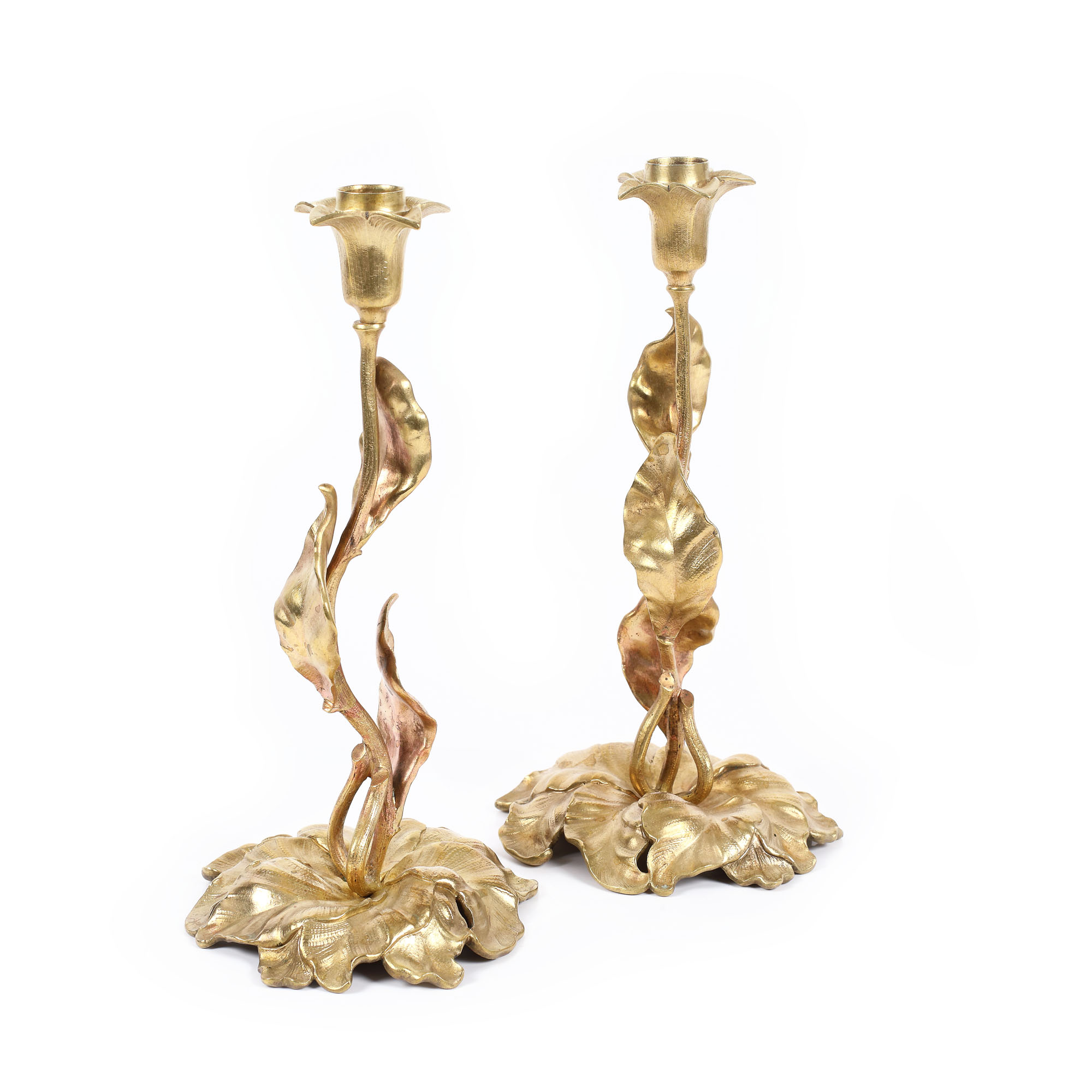 Splendidă pereche de sfeșnice Art Nouveau, din bronz aurit, cu decor floral, cca. 1900