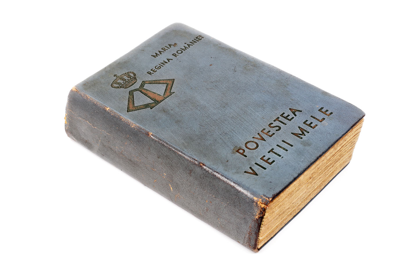 ”Povestea vieții mele”, de Regina Maria, volum dedicat scriitoarei poloneze Józefina Dusza din Rosenkranz (având pseudonimul Dusza Czara-Stec), cu semnătura olografă a Reginei Maria, 1935