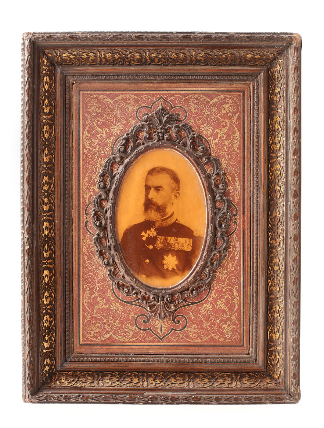 Fotografie ilustrându-l pe Regele Carol I într-o ramă deosebită de epocă, sfârşitul sec. XIX