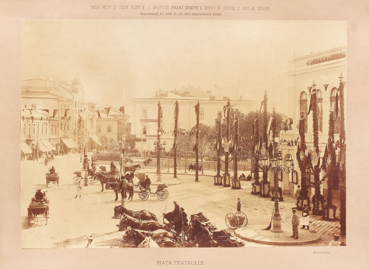 Fotografie ilustrând Piaţa Teatrului Naţional decorată cu prilejul vizitei împăratului Austriei şi rege al Ungariei Franz Ioseph I, Bucureşti, septembrie 1896