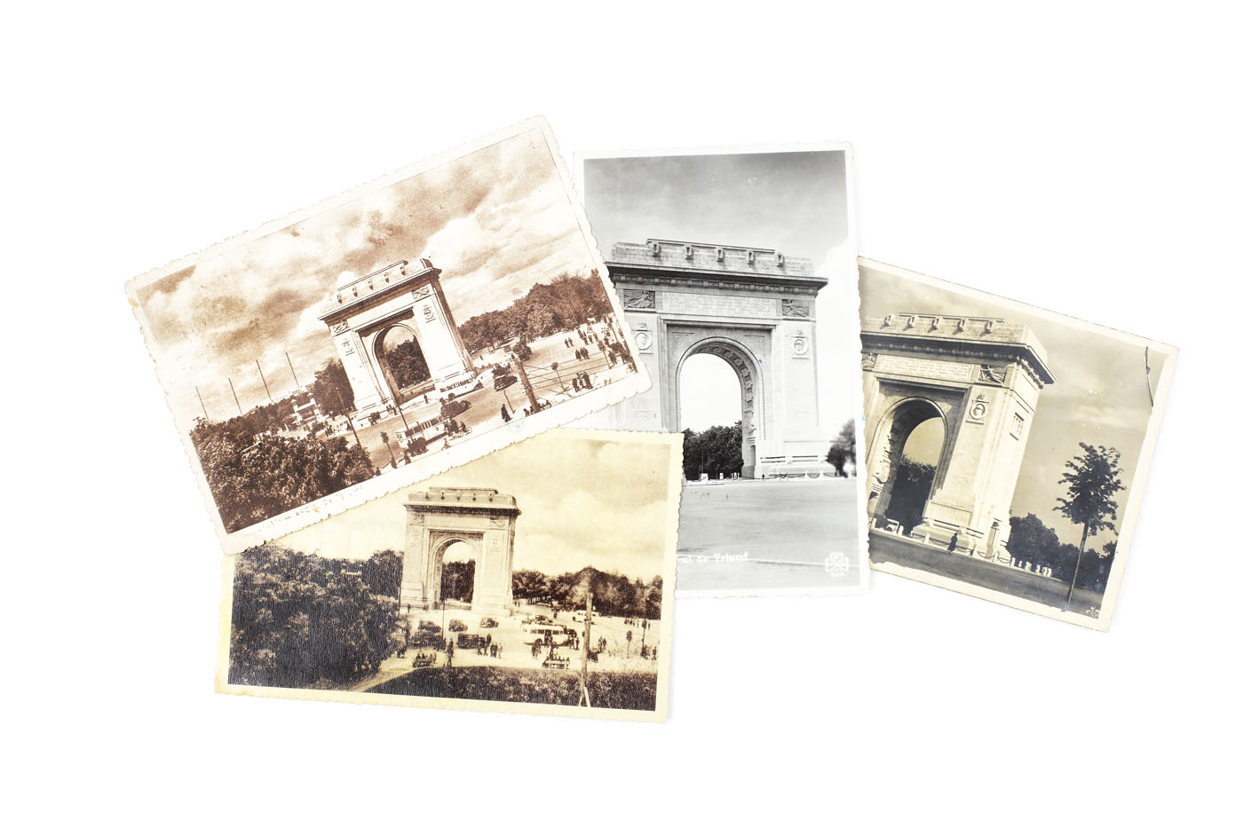 Lot comprising four postcards illustrating the Triumphal Arch in Bucharest, ca.  1938