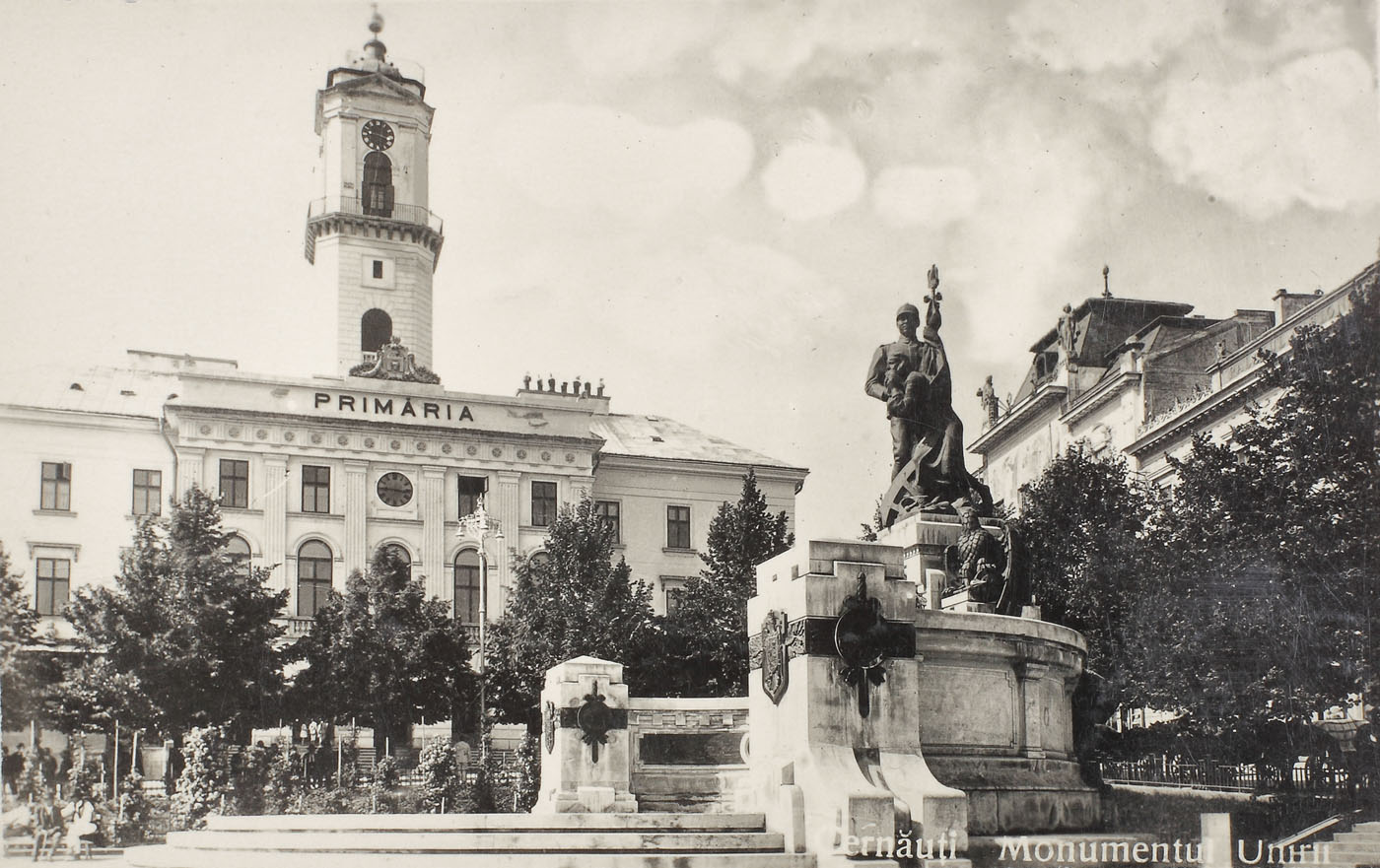 Postcard illustrating the Union monument in Chernivtsi, 1930