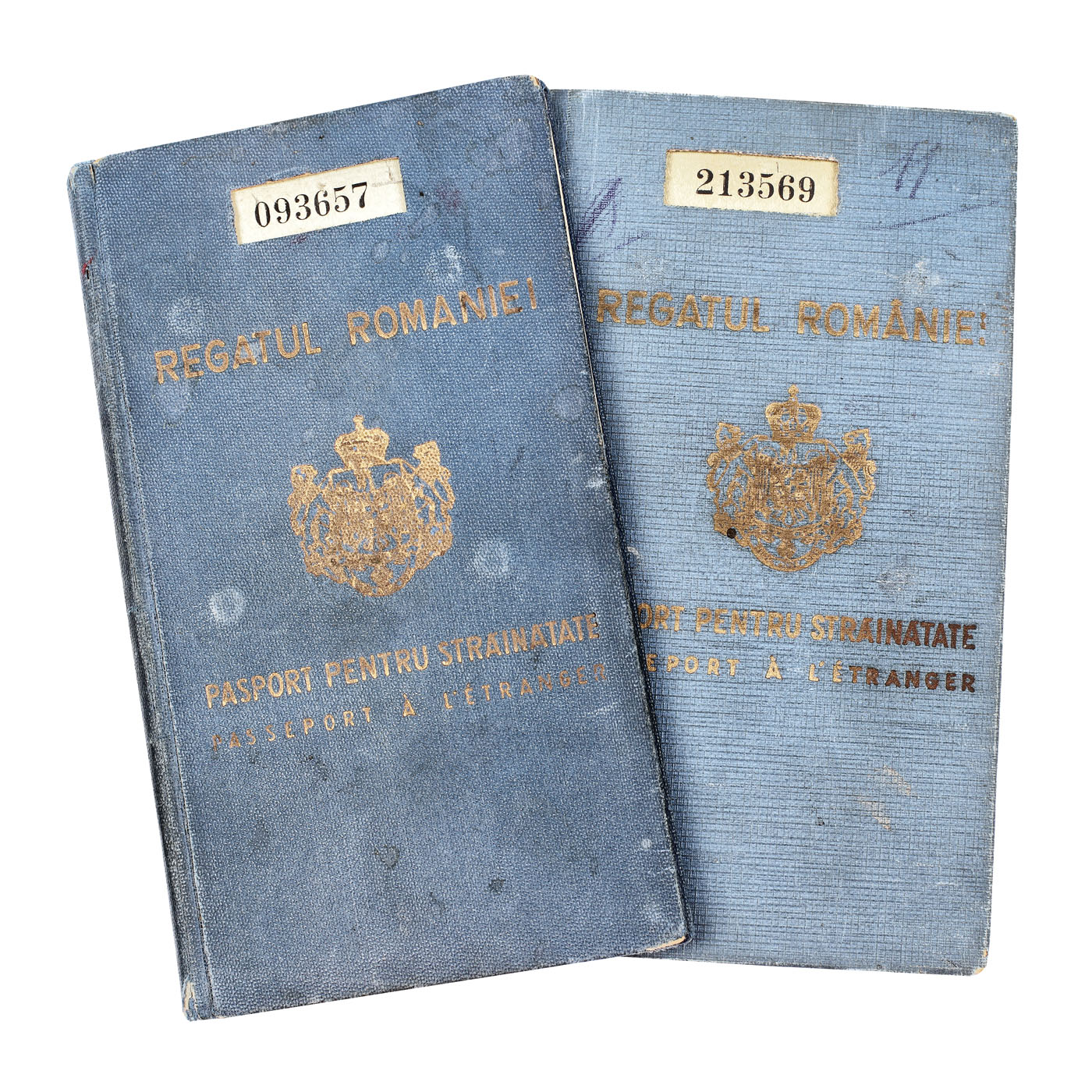 Lot format din două paşapoarte, din anii 1934 şi 1937