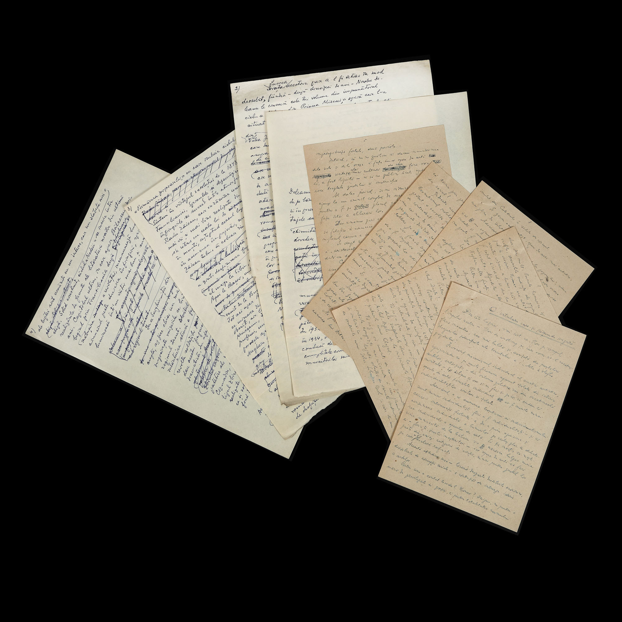 Lot format din două manuscrise: ”O întrebare care-și răspunde singură”, de Felix Aderca (patru file) și ”Nicolae Deleanu”, de Tudor Teodorescu-Braniște (patru file), provine din colecția poetului avangardist Sașa Pană