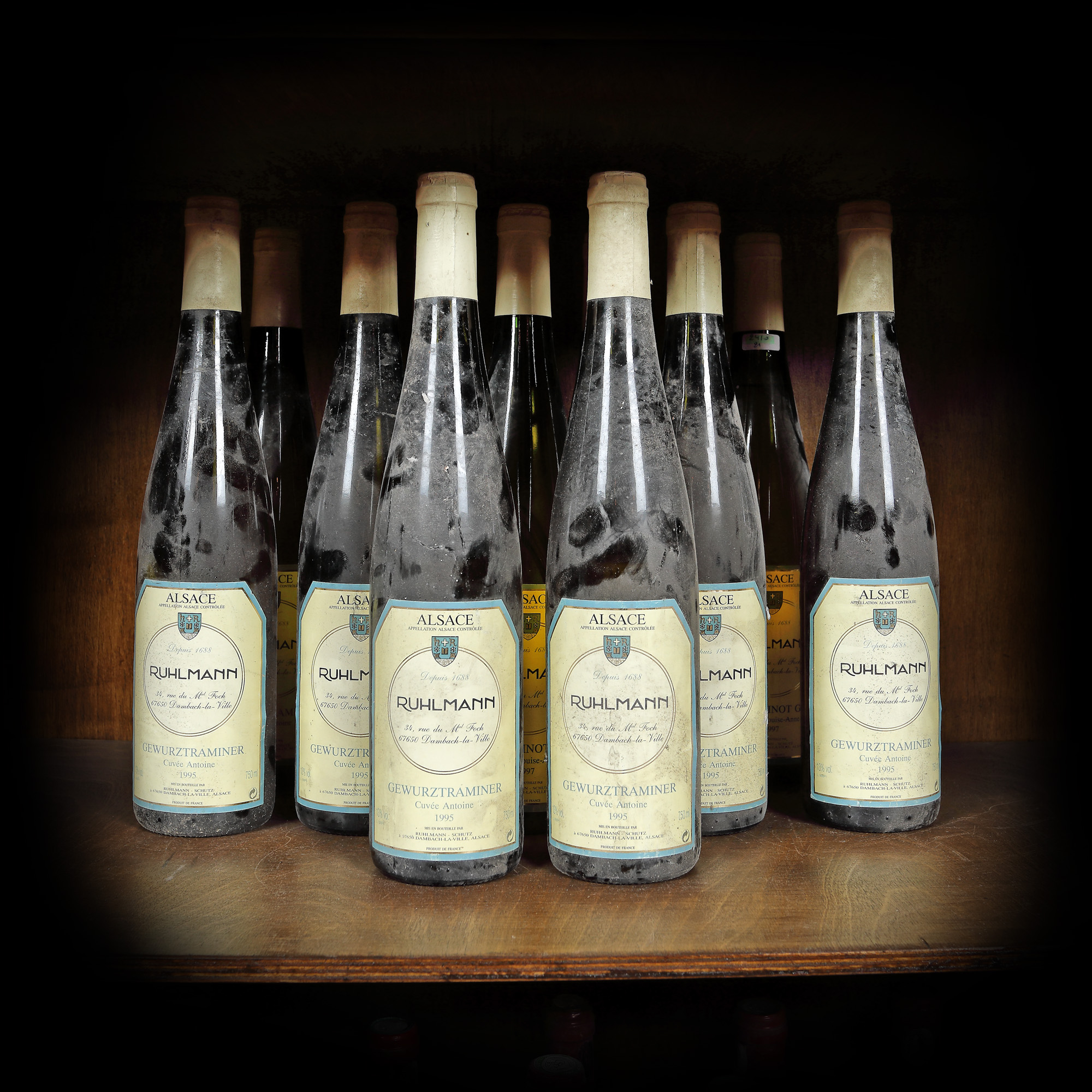 Lot de vinuri alsaciene, dintre care 8 Gewürztraminer, 1995, și 3 Tokay Pinot Gris 1997, 11st x 0,75l