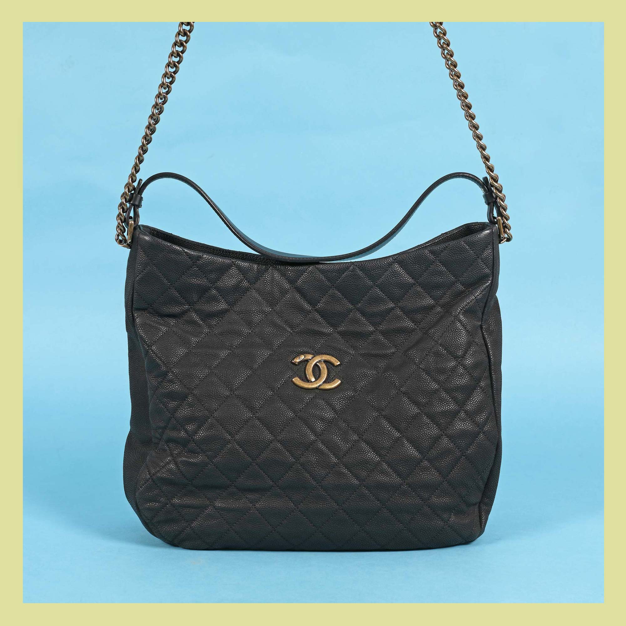 Geantă Chanel, din piele matlasată, însoțită de card de autenticitate