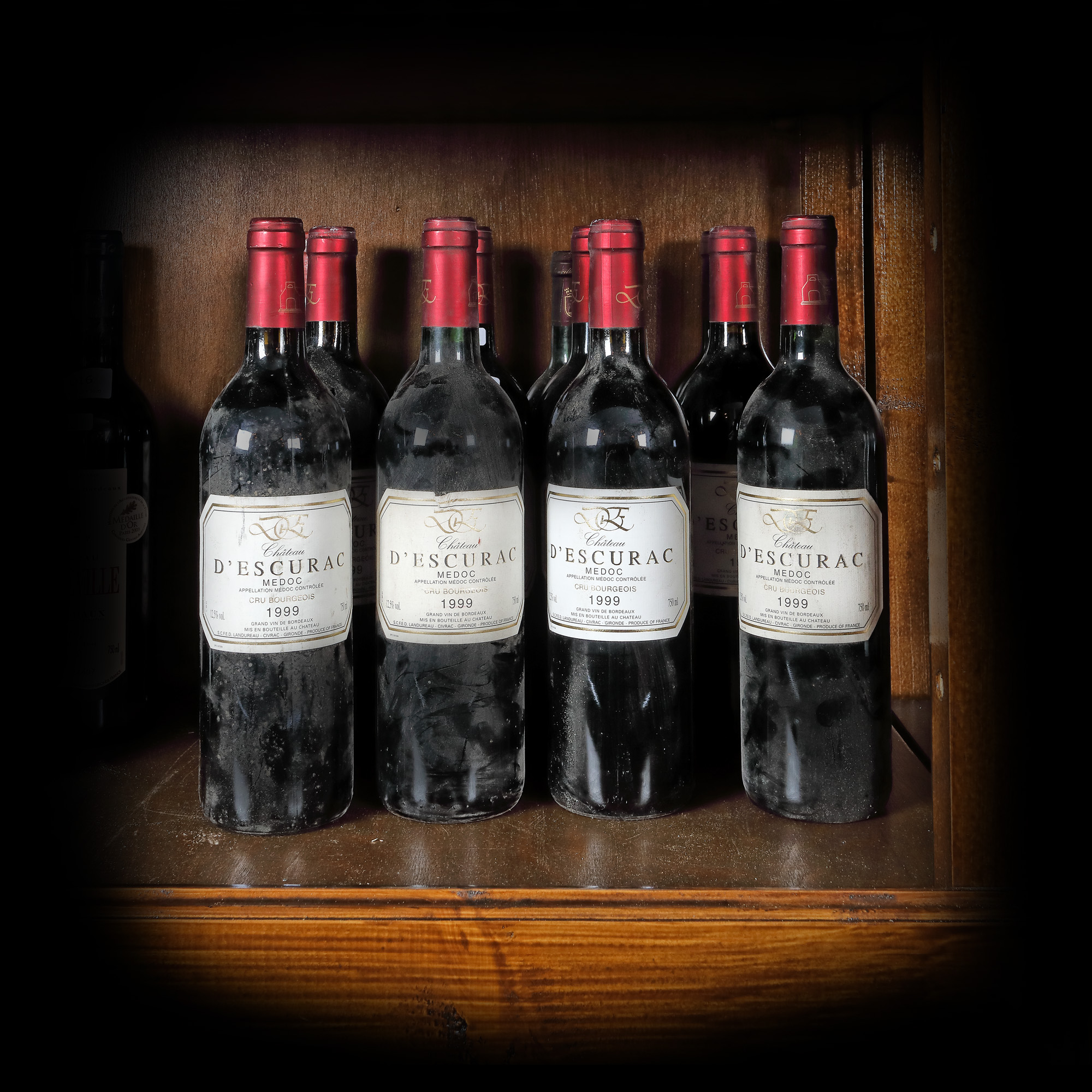 Wine lot Château d'Escurac, Médoc, 1999, 12b x 0.75l