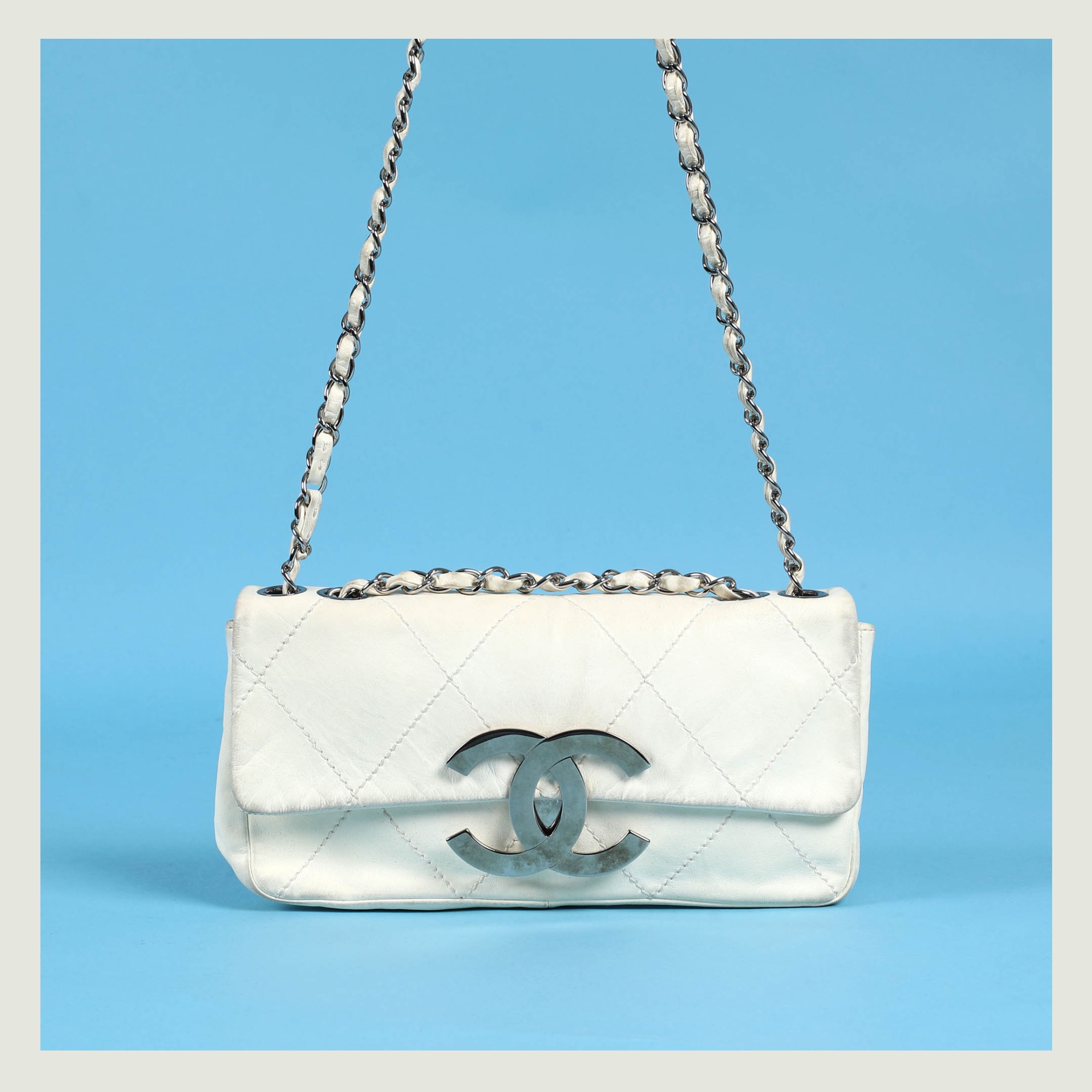 Geantă Chanel vintage, din piele, de culoare albă, de damă