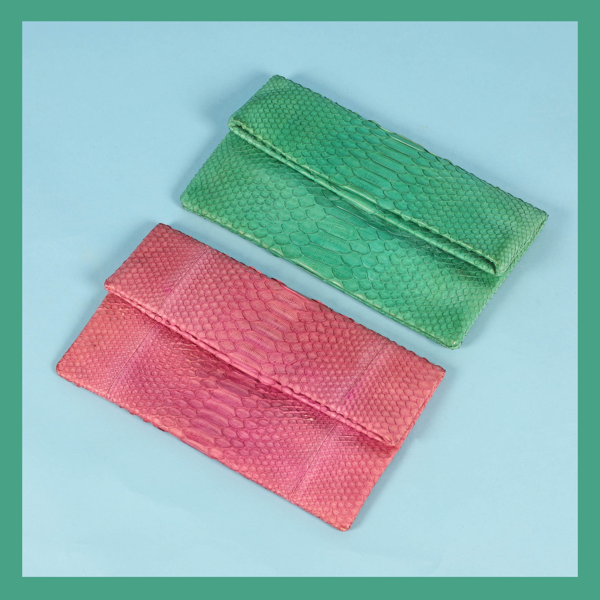 Pereche de plicuri vintage, din piele de piton, de culoare jade și fucsia, de damă