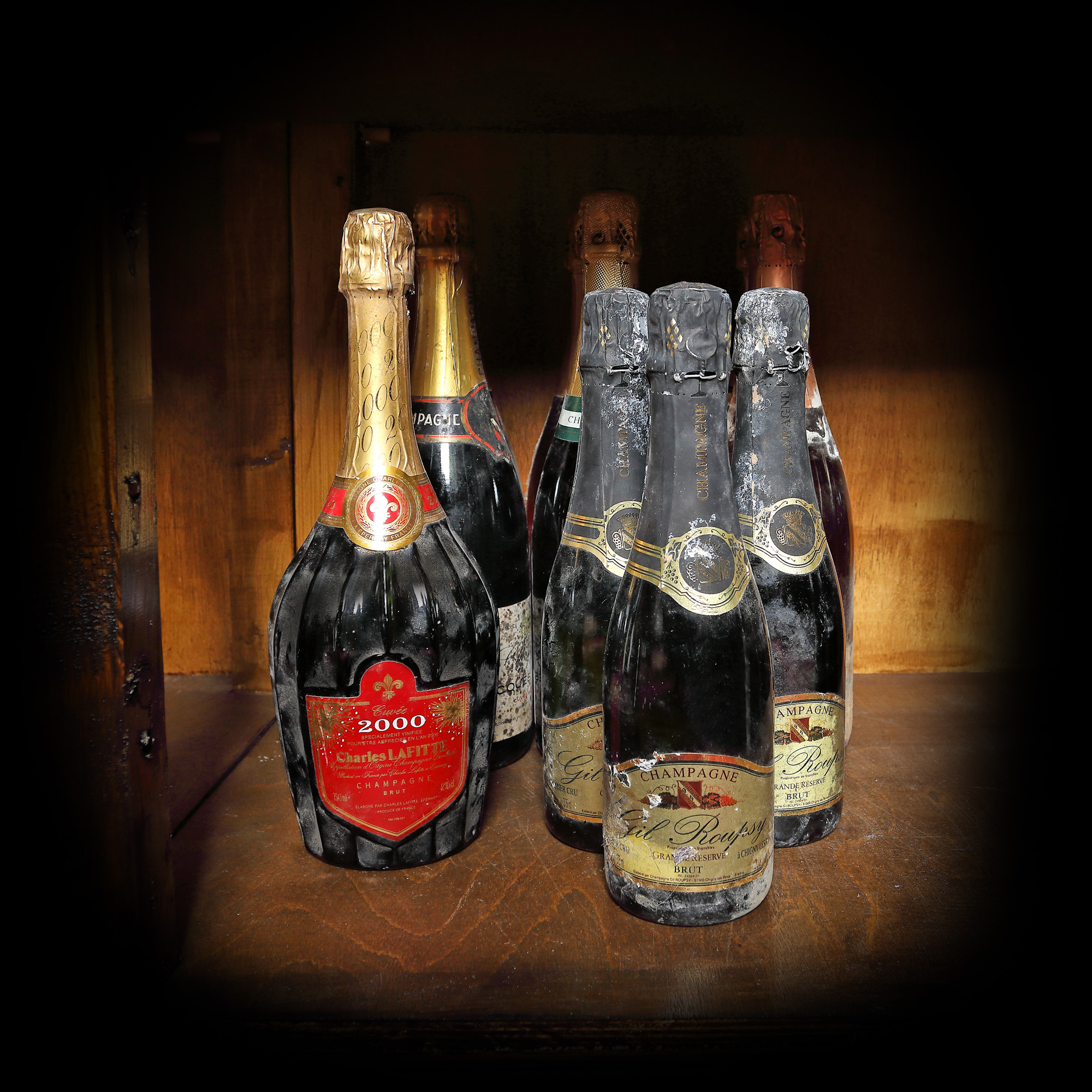 Mică colecție de champagne vintage, inclusiv Paul Dangin et Fils, Charles Lafitte, Jacques Favalle, anii 2000, 7st x 0,75l, 3st x 0,375l