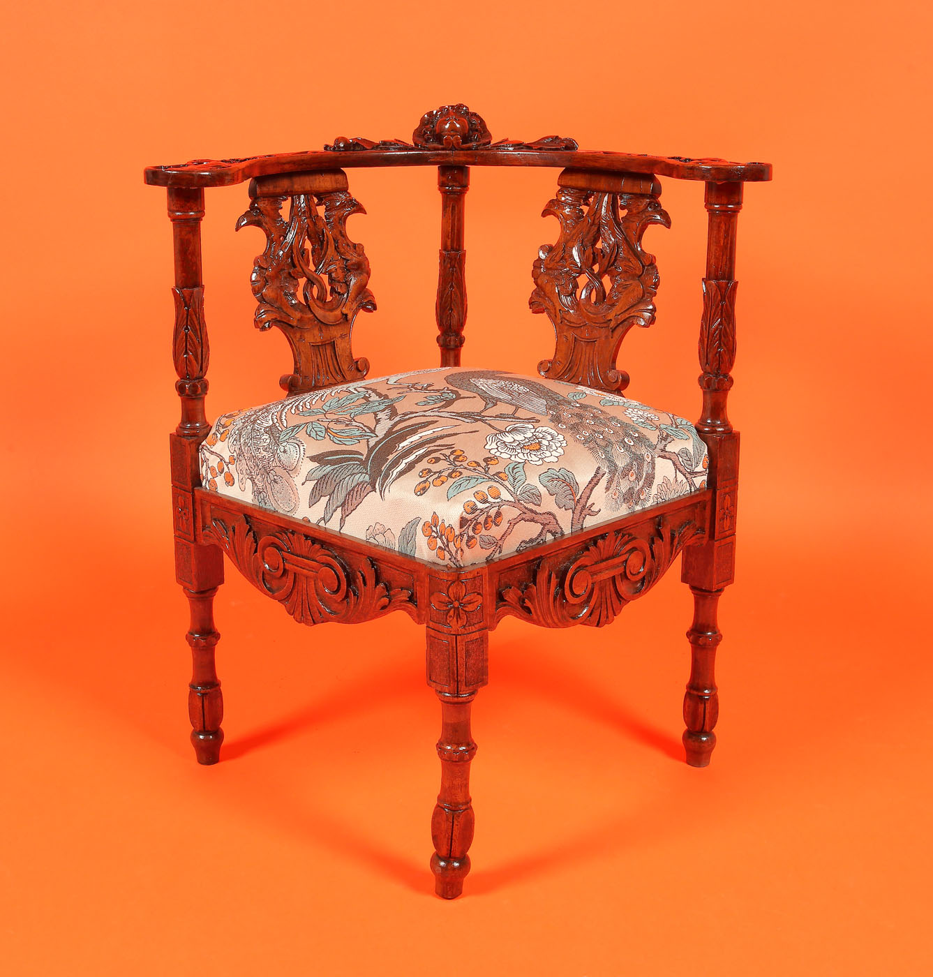 Corner armchair, Italian Renaissance inspiration