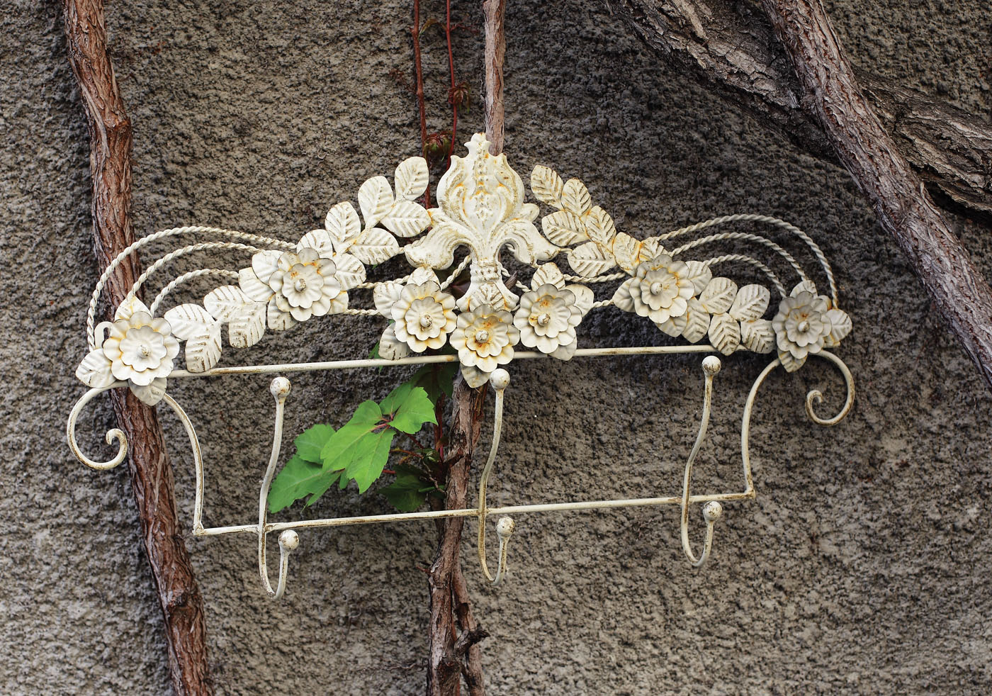 Garden coat rack decorated with floral-vegetal motifs