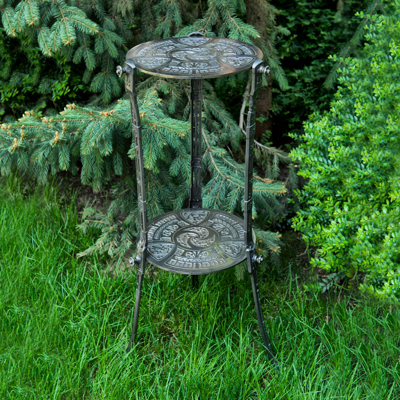 Garden pedestal with two round tops