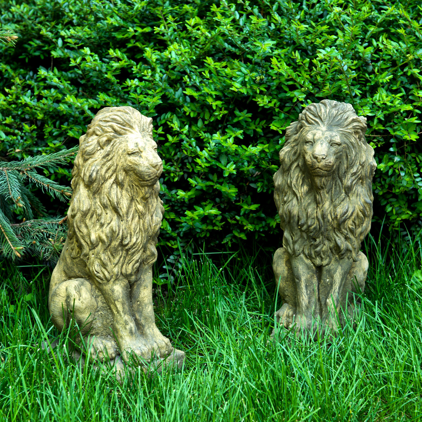 Pair of decorative stone statuettes, carved as lions