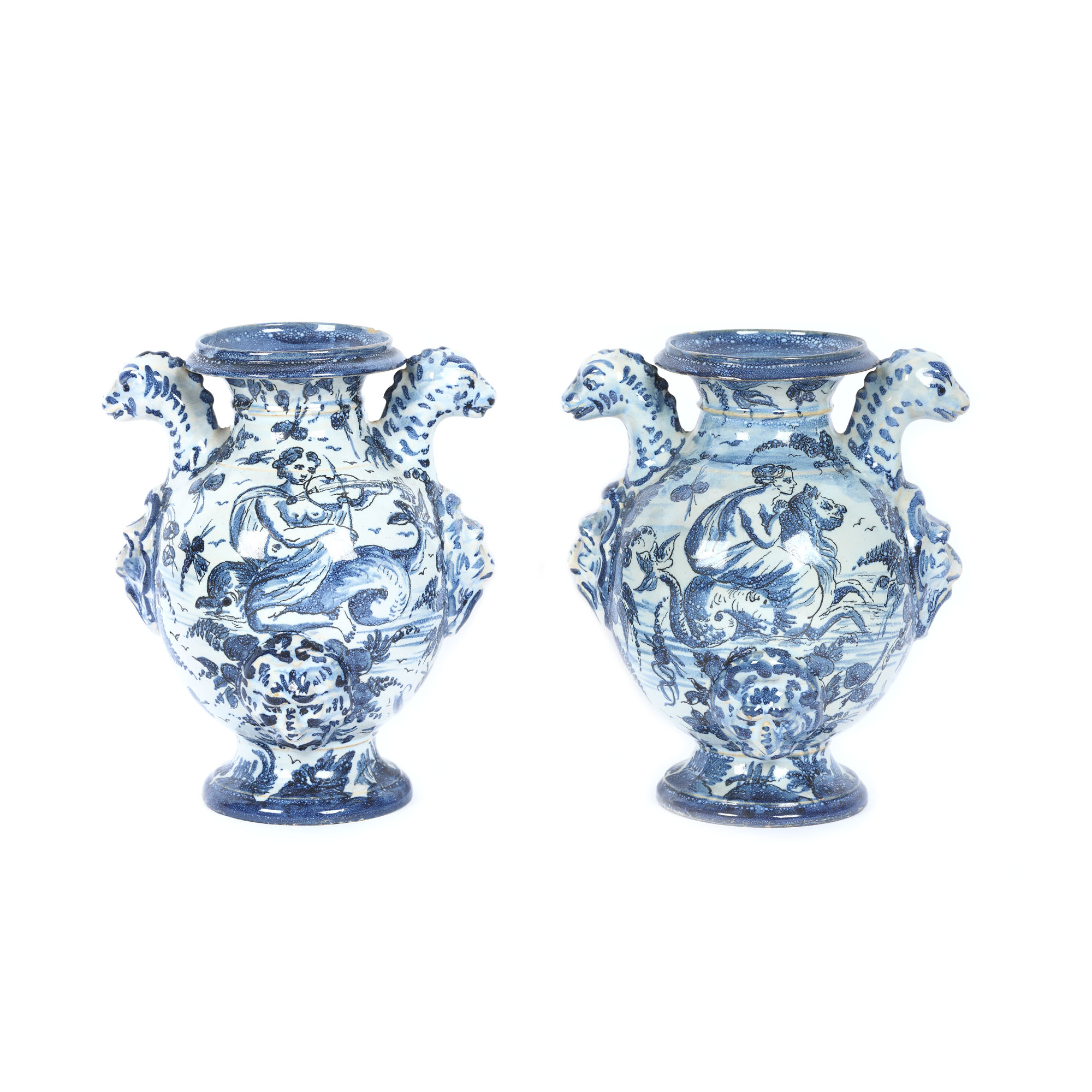 Rară pereche de vase decorative, din ceramică pictată manual, decorată cu personaje mitologice, sfârșitul sec. XVIII 
