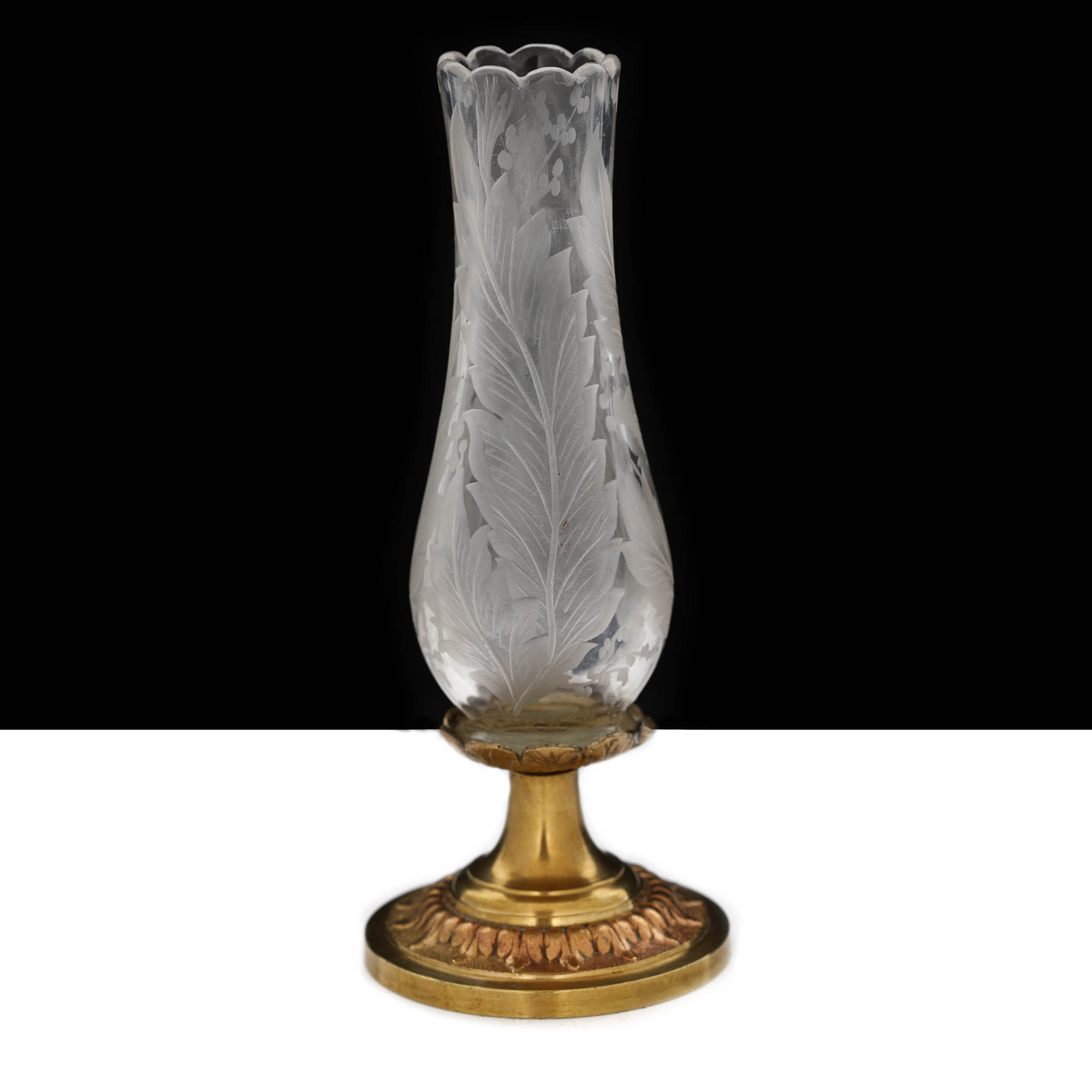 Solifloră din cristal Baccarat fin incizat, realizată de Edouard Enot, posibil comandă pentru L'Escalier de Cristal, cca. 1880-1890