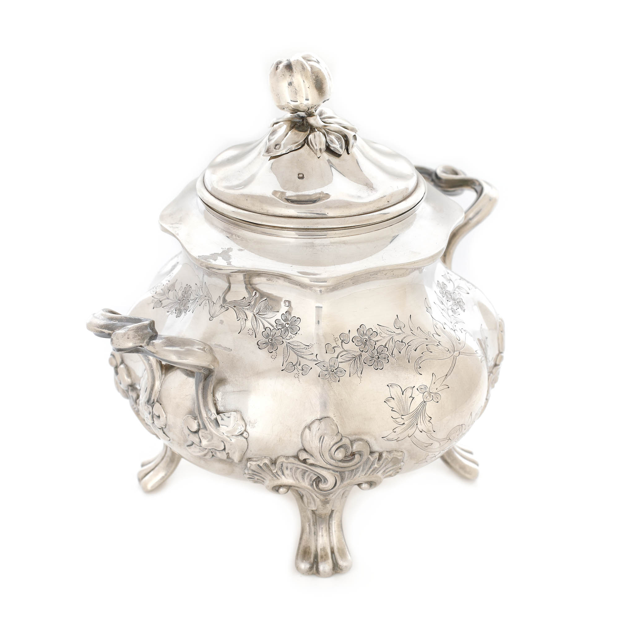 Bombonieră Belle Époque, din argint Alphonse Debain, decorată cu elemente Rocaille în tehnica repoussé, executată manual, cca. 1890