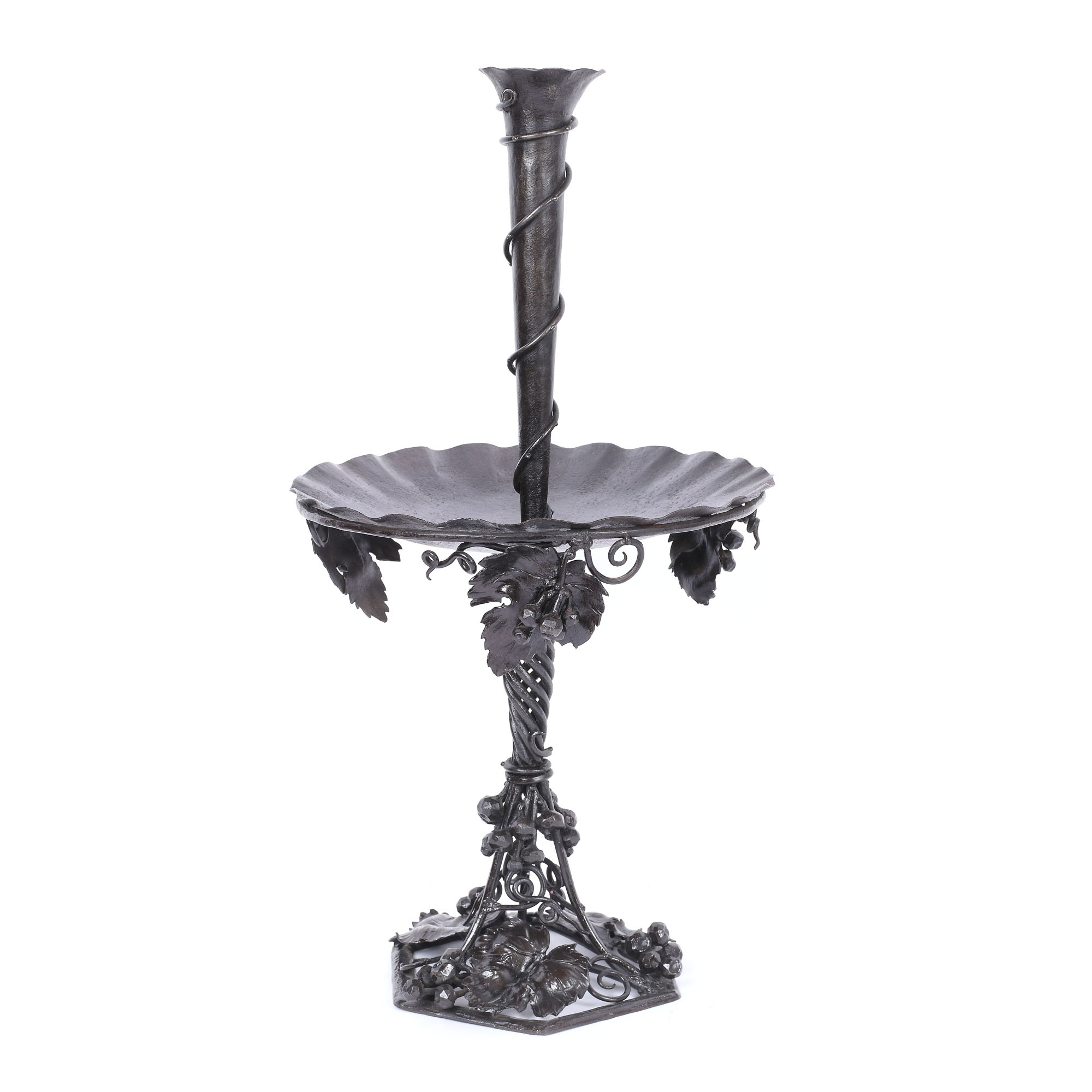 Surtout-de-table Art Nouveau, din fier forjat decorat cu struguri și viță-de-vie, în manieră École de Nancy, cca. 1910-1915