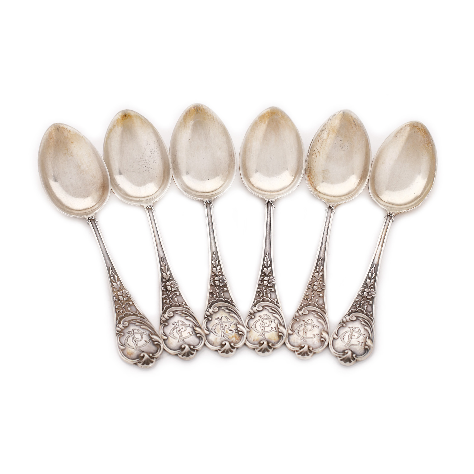 Set de lingurițe din argint, pentru desert, cu mânere monogramate și cu detalii Rococo Revival, începutul sec. XX