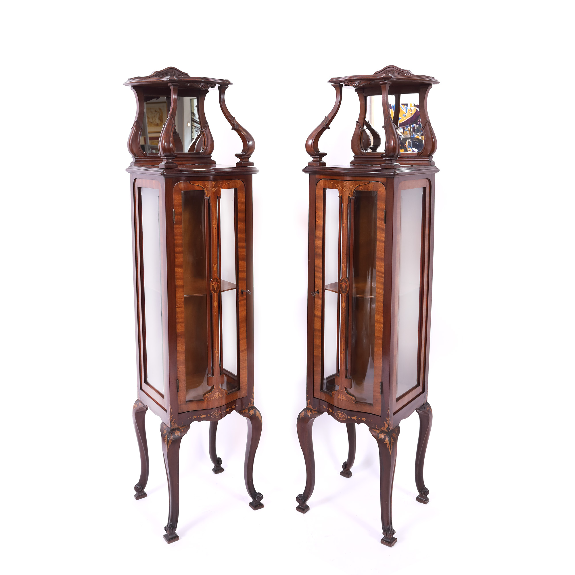 Pereche de vitrine Neo-Rococo, din lemn, decorată cu elemente florale intarsiate, cca. 1890