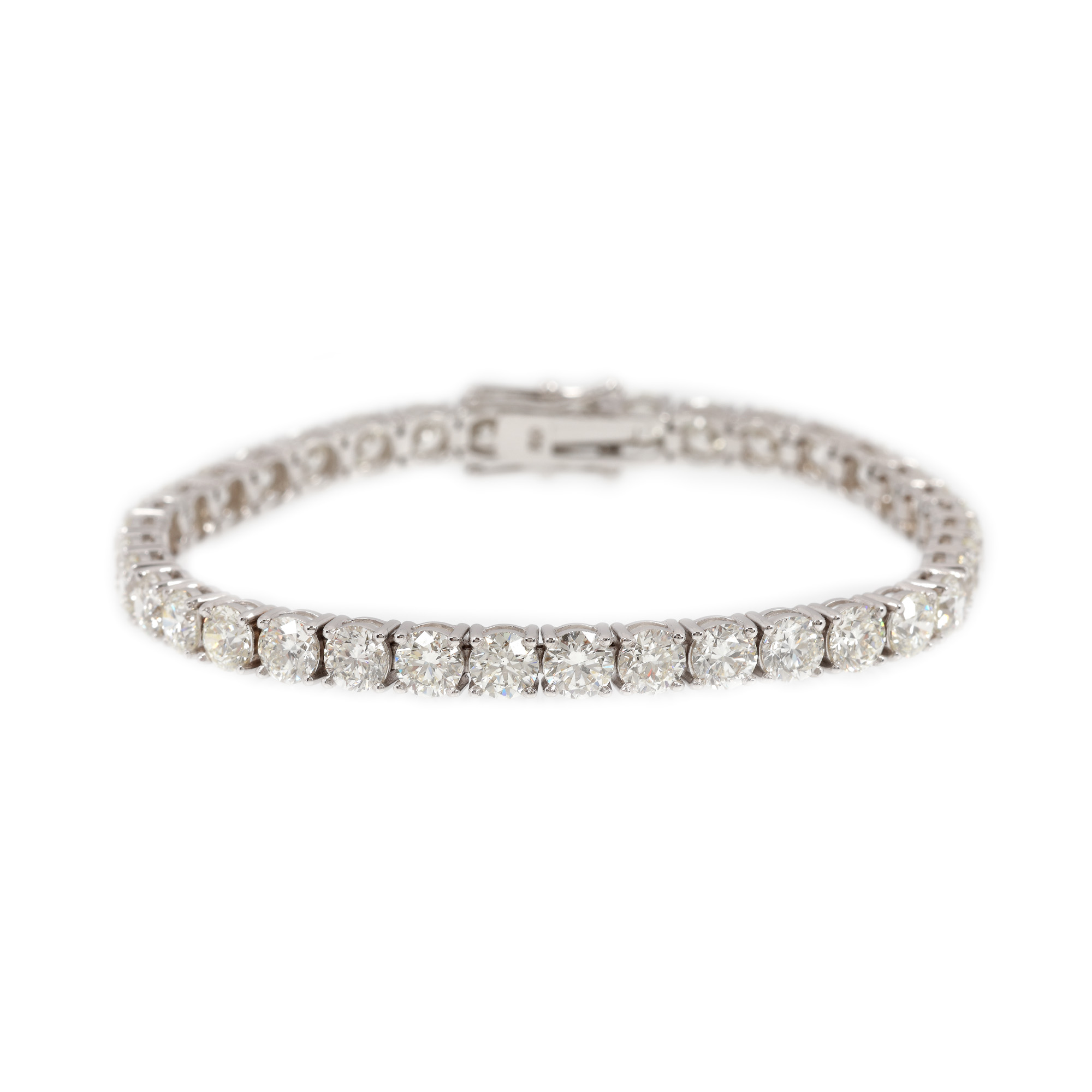White gold tennis bracelet, paved with diamonds