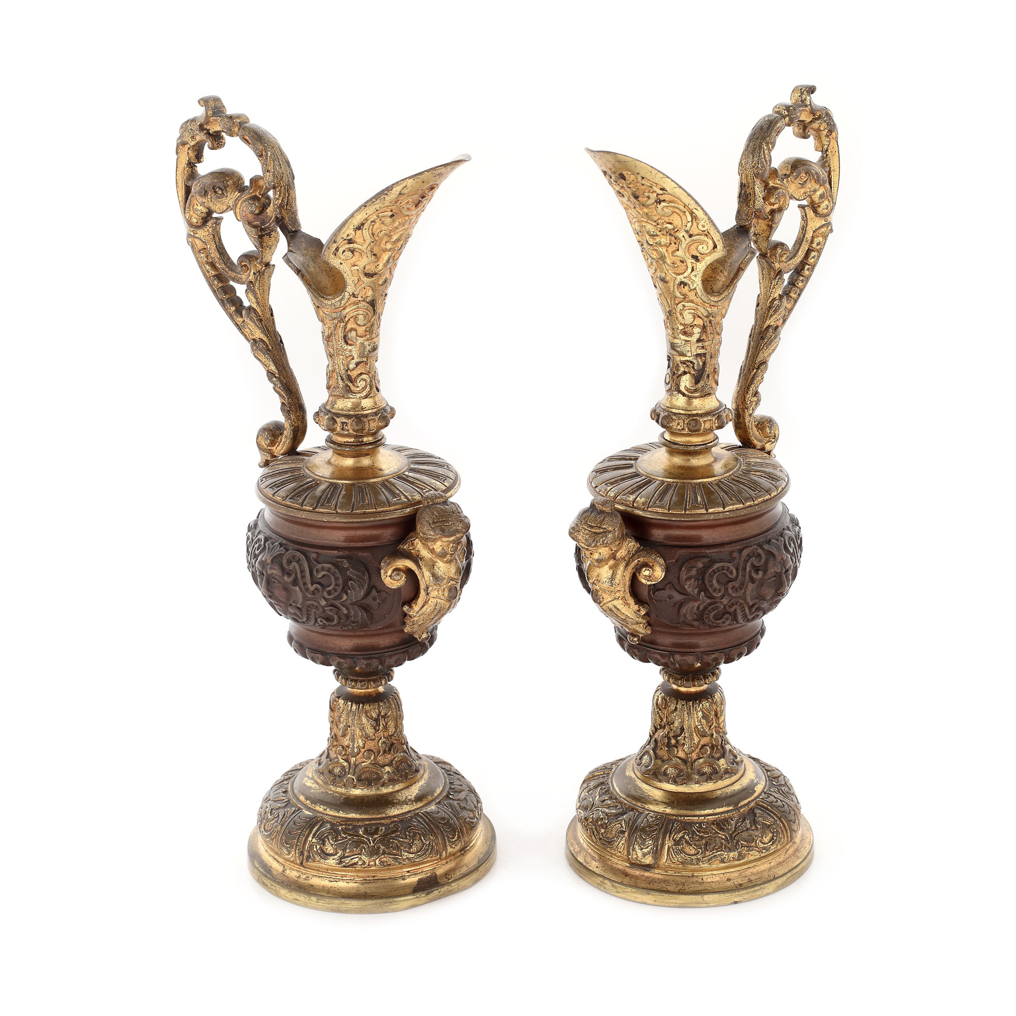 Pereche de vase Neo-Gotice, din bronz parțial aurit, decorată cu mascheroni, figuri feminine și elemente vegetale, sfârșitul sec. XIX