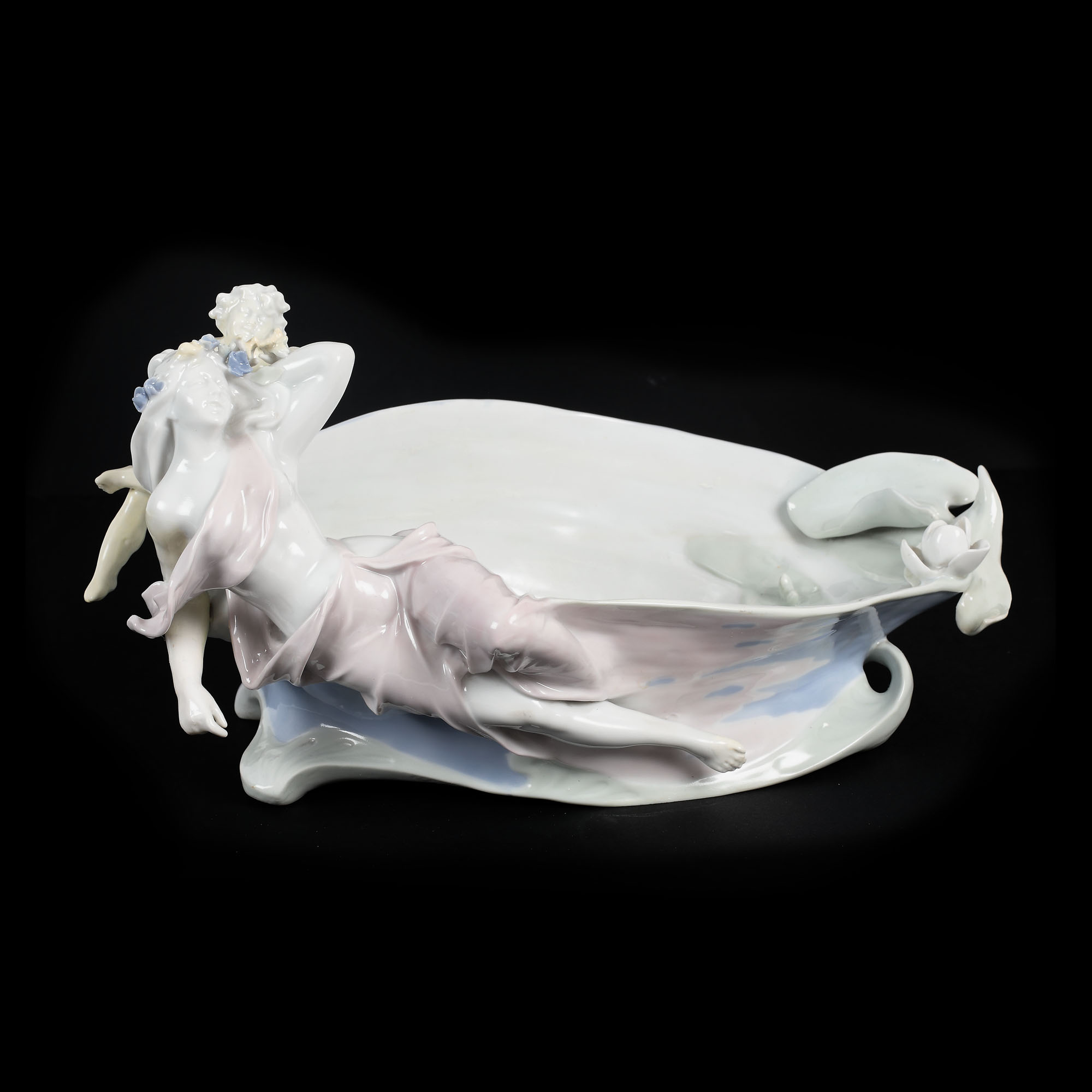 "Water Nymph" - Art Nouveau fruit bowl, E. & A. Müller porcelain, hand-painted, decorated with naiad and putti, approx. 1900, collector's item