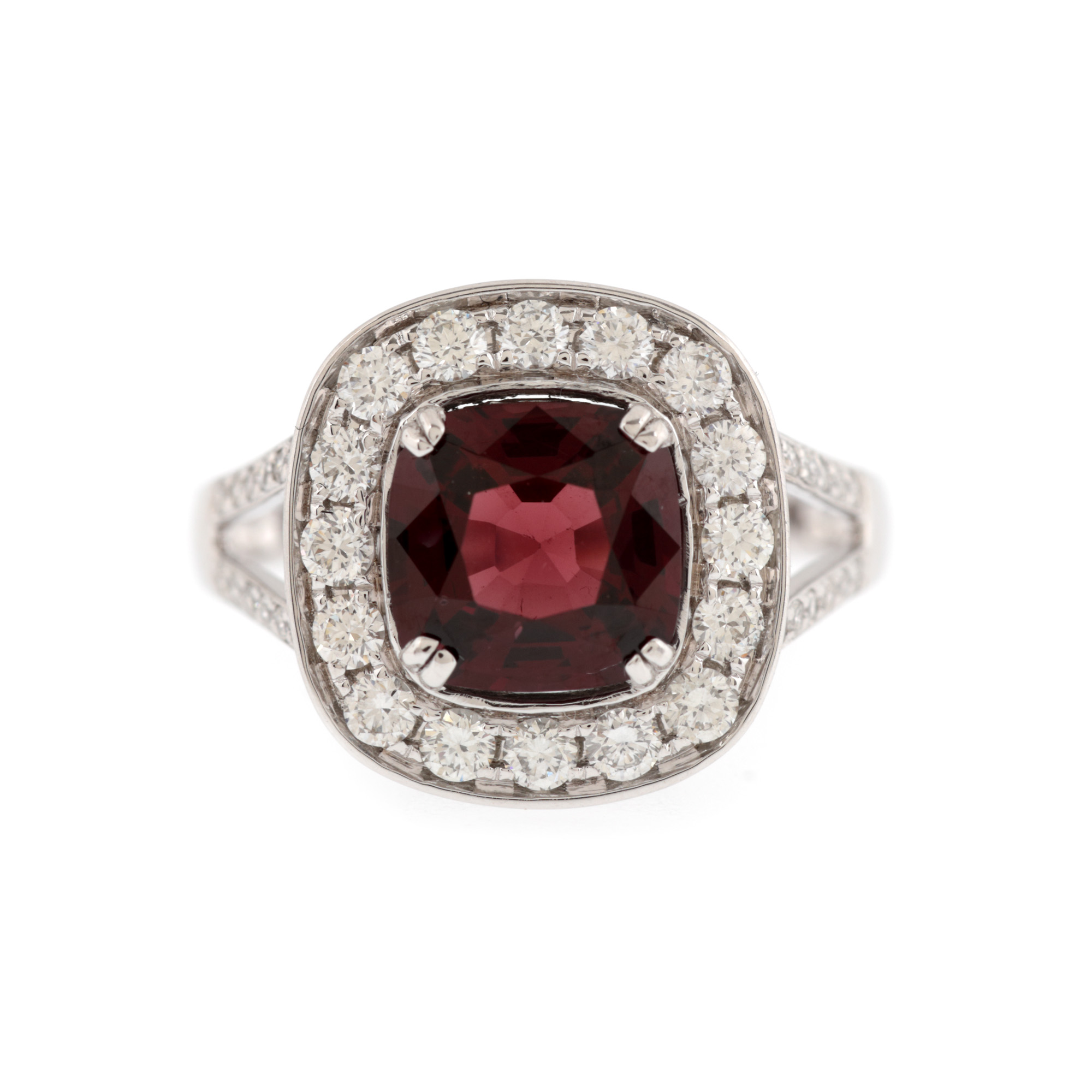 Inel din aur alb, decorat cu spinel vivid red de Myanmar în anturaj de diamante, însoțit de certificat Lotus Gemology