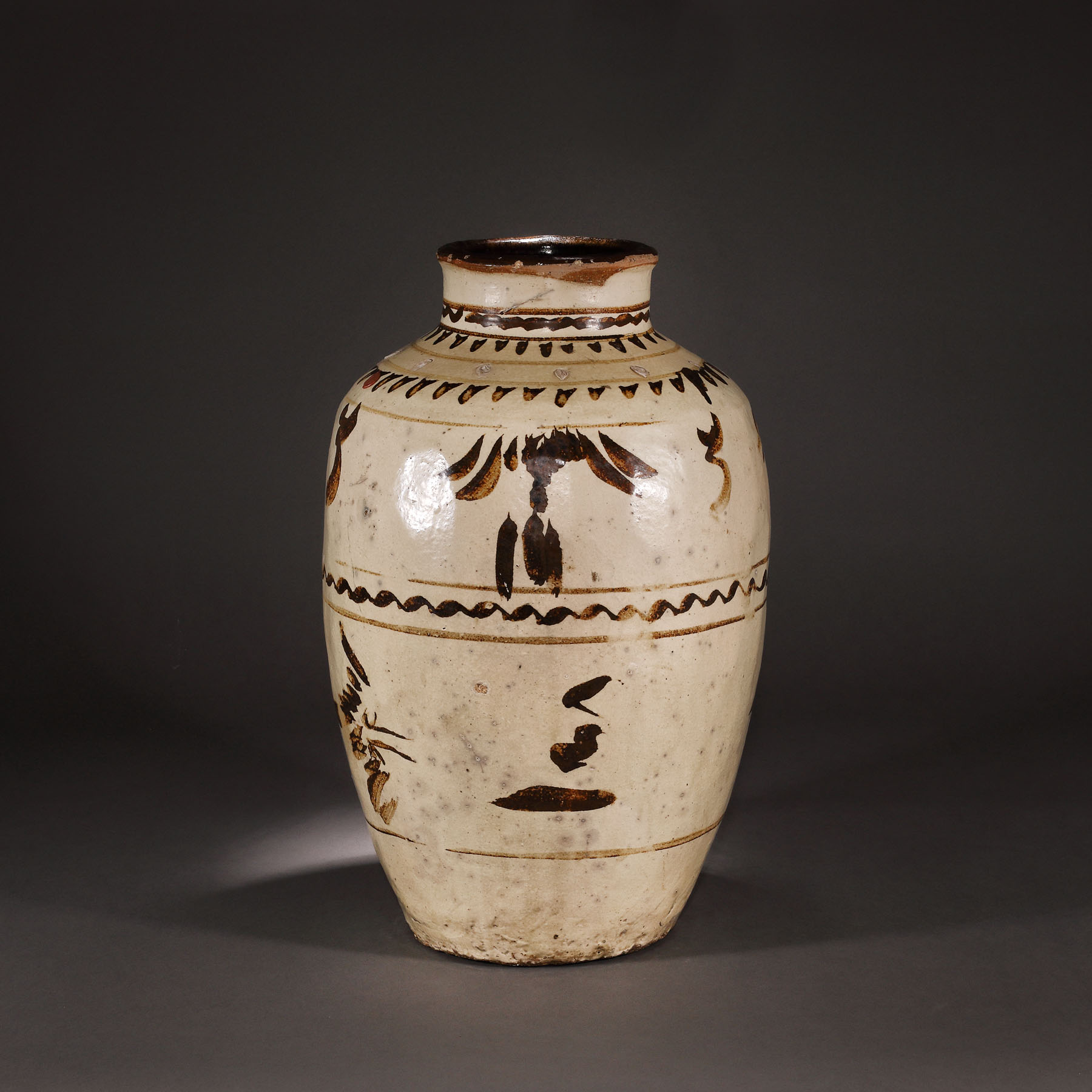 Impresionant vas pentru vin, din ceramică glazurată, tip Cizhou, sfârșitul perioadei Yuan, China, mijlocul sec. XIV