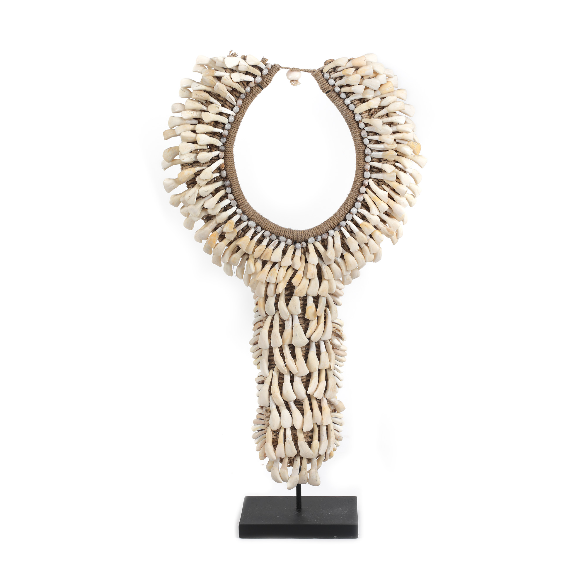 Colier Sumba, de ceremonie, din dinți de bivol, Indonezia, provine din colecția Jean-Philippe Guilbert