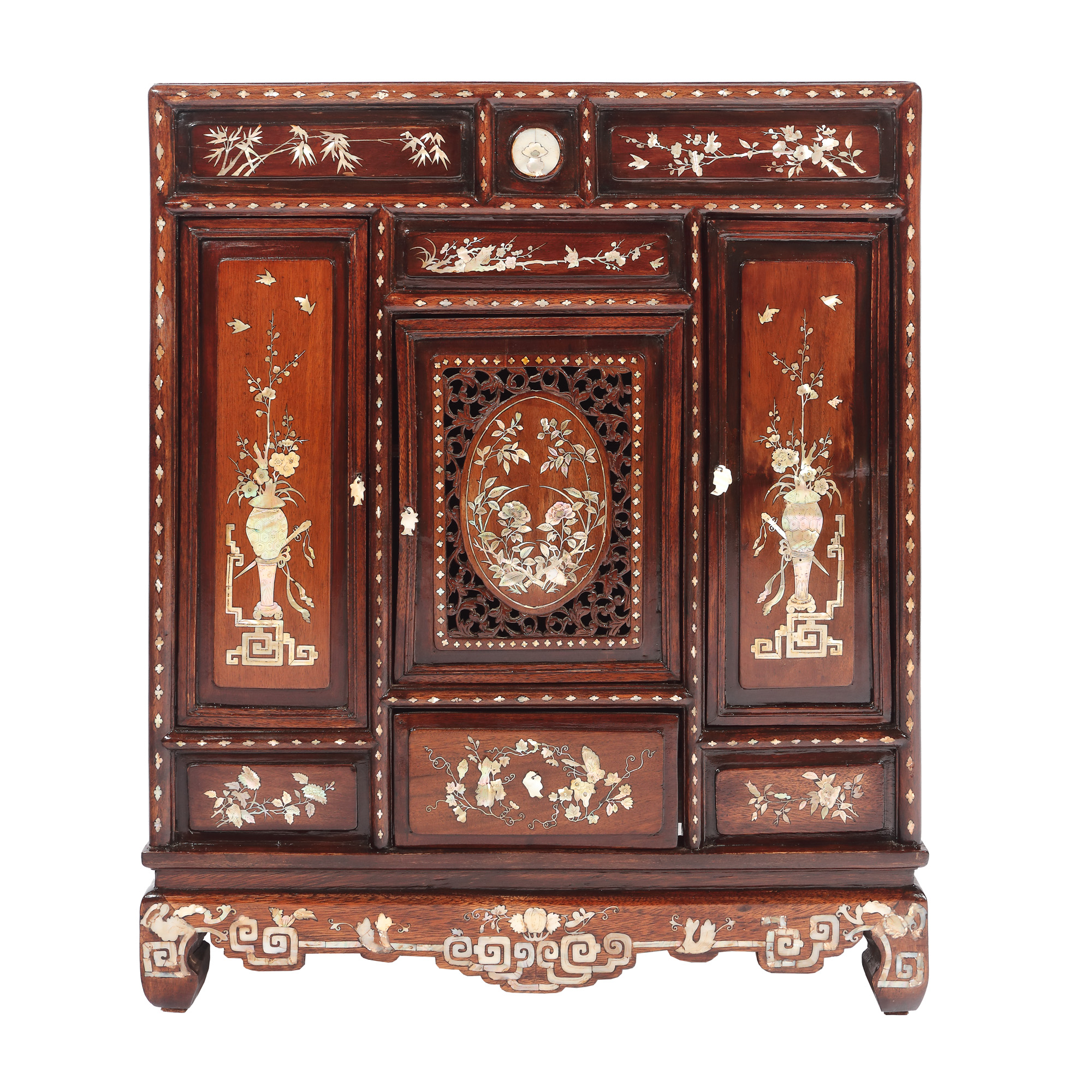 Cabinet decorat cu marchetărie în sidef, bujori și ramuri de cireș înflorite, China, sec. XIX