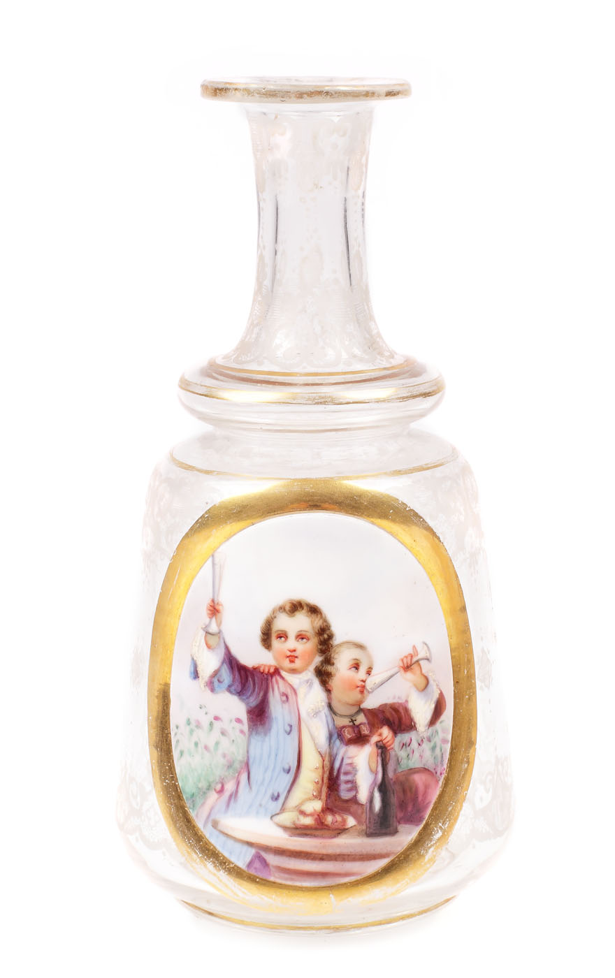 Flacon din sticlă de Bohemia, gravată, decorat cu medalion din porțelan pictat, sec. XX, provine din colecția Marga și Eugen Barbu
