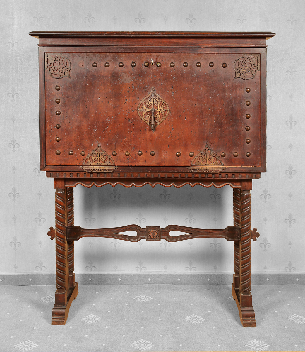 Cabinet - secretaire în stilul Renașterii spaniole, cu elemente decorative maure, din lemn de nuc, sec. XIX, provine din colecția Marga și Eugen Barbu