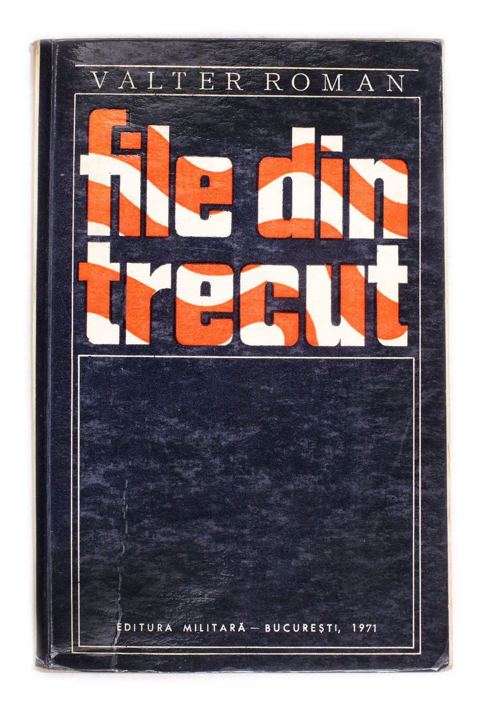 "File din trecut", de Valter Roman, București, 1971, cu dedicația autorului către scriitorul Eugen Barbu