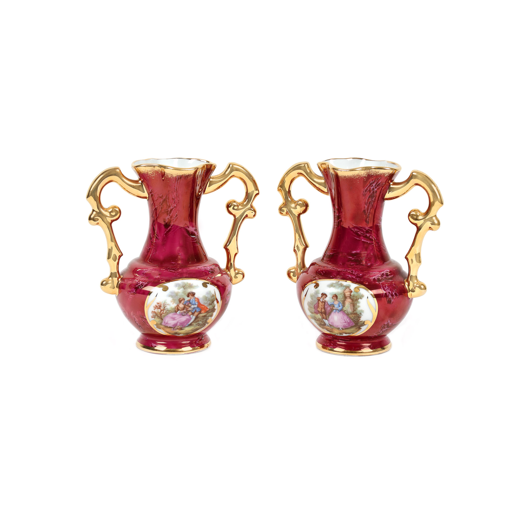 Pereche de vase Limoges din porțelan, decorată cu scene galante în manieră Jean-Honoré Fragonard, provine din colecția Lucrezia și Ion Pacea