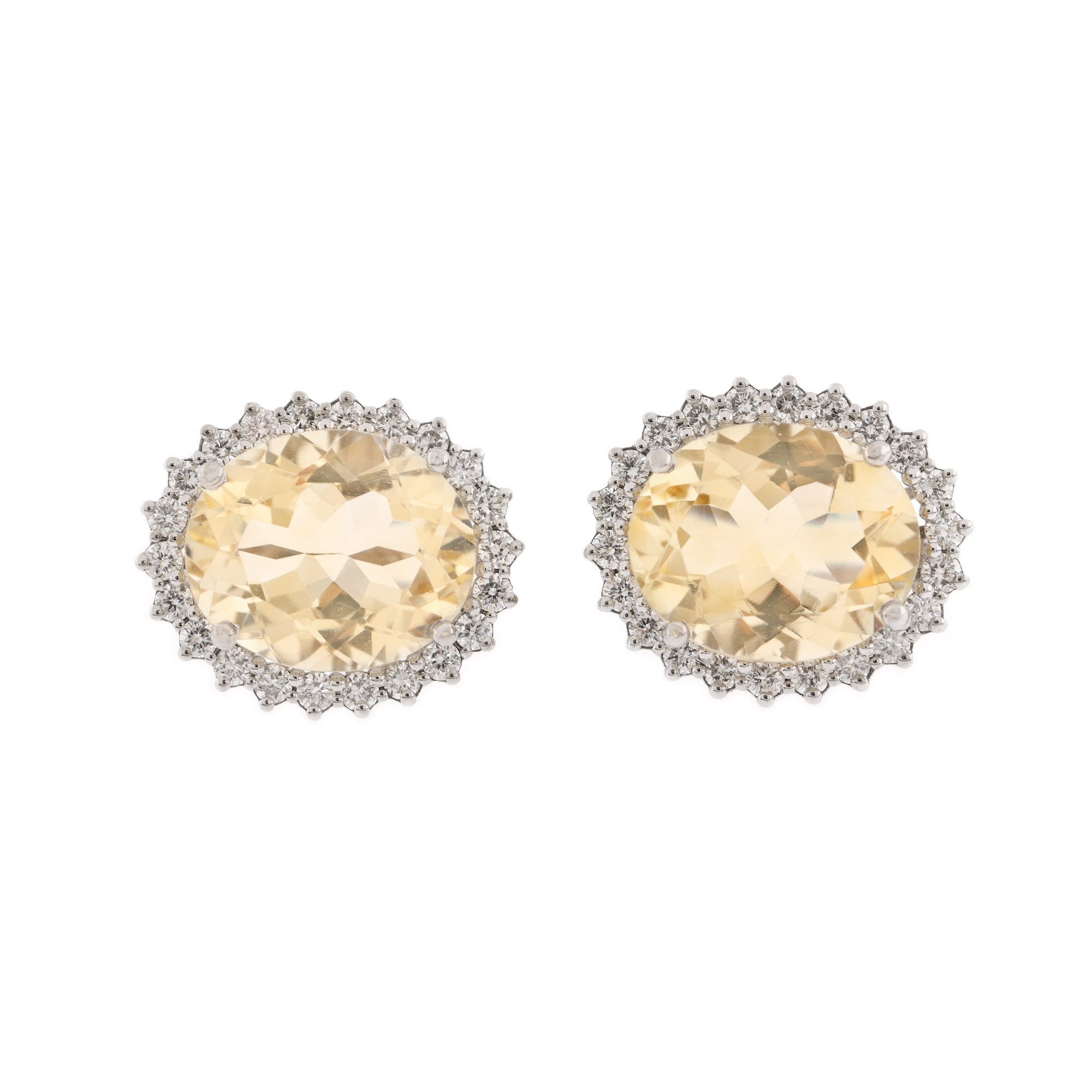 Pereche de cercei din aur alb, decorată cu citrine în anturaj de diamante