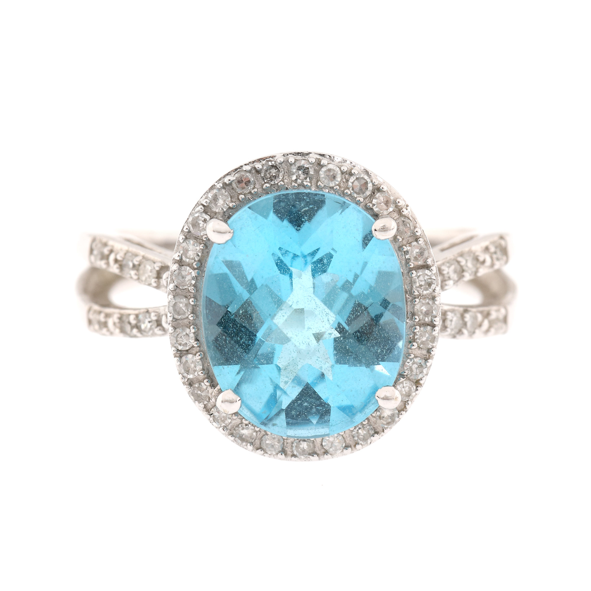 Ring, white gold, decorated with aquamarine surrounded by diamonds