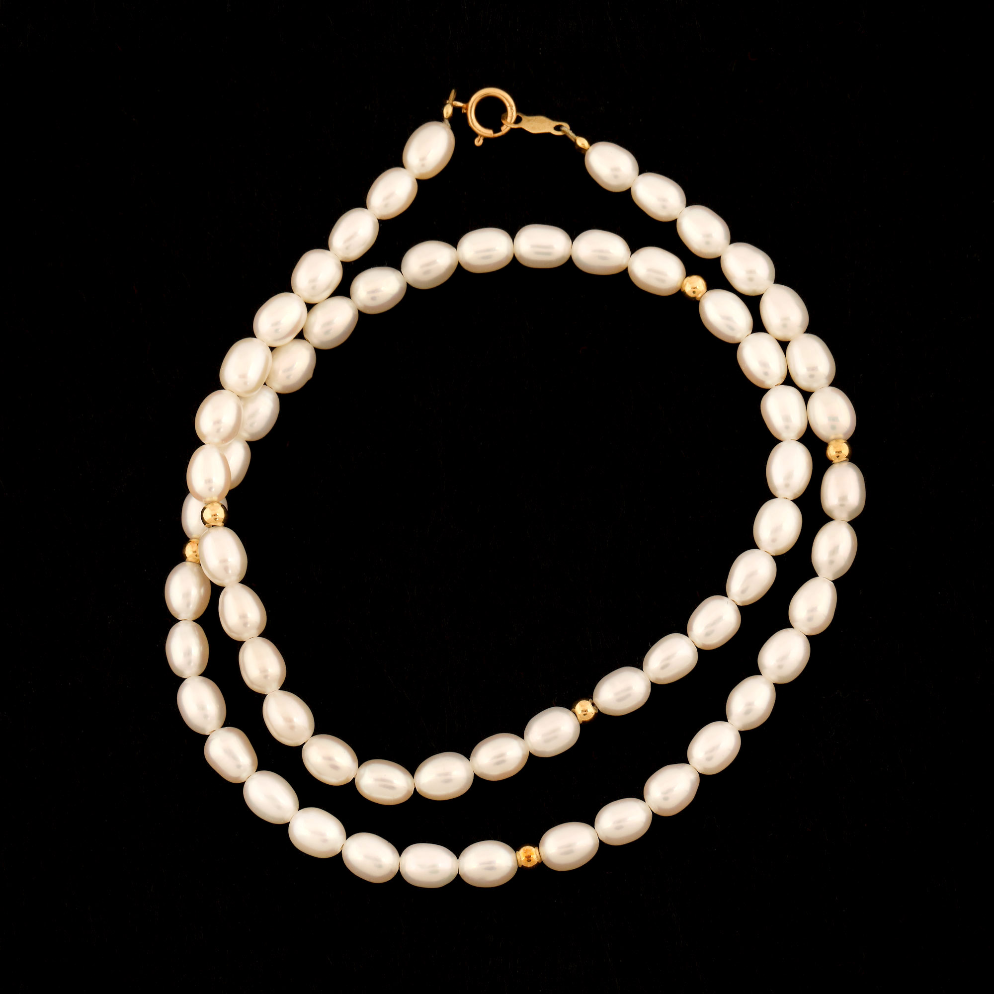 Pearl necklace, with gold beads interspersed