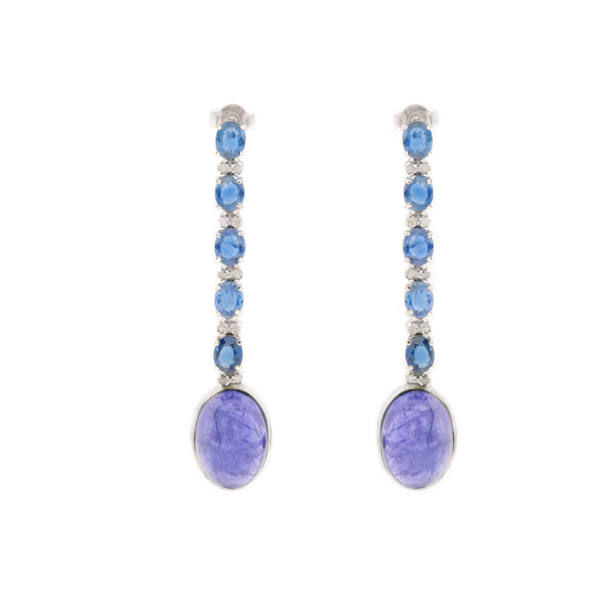 Pereche de cercei din aur alb, decorată cu safir, tanzanite și diamante
