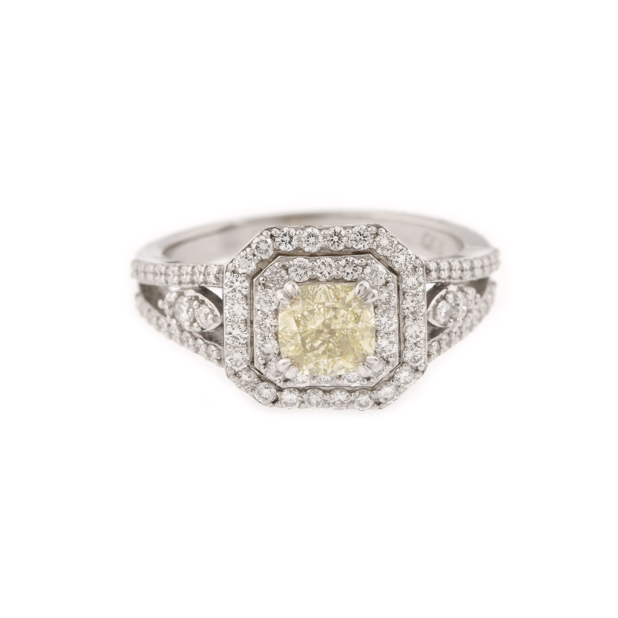 Ring, white gold, cushion square diamond, surrounded by brilliants