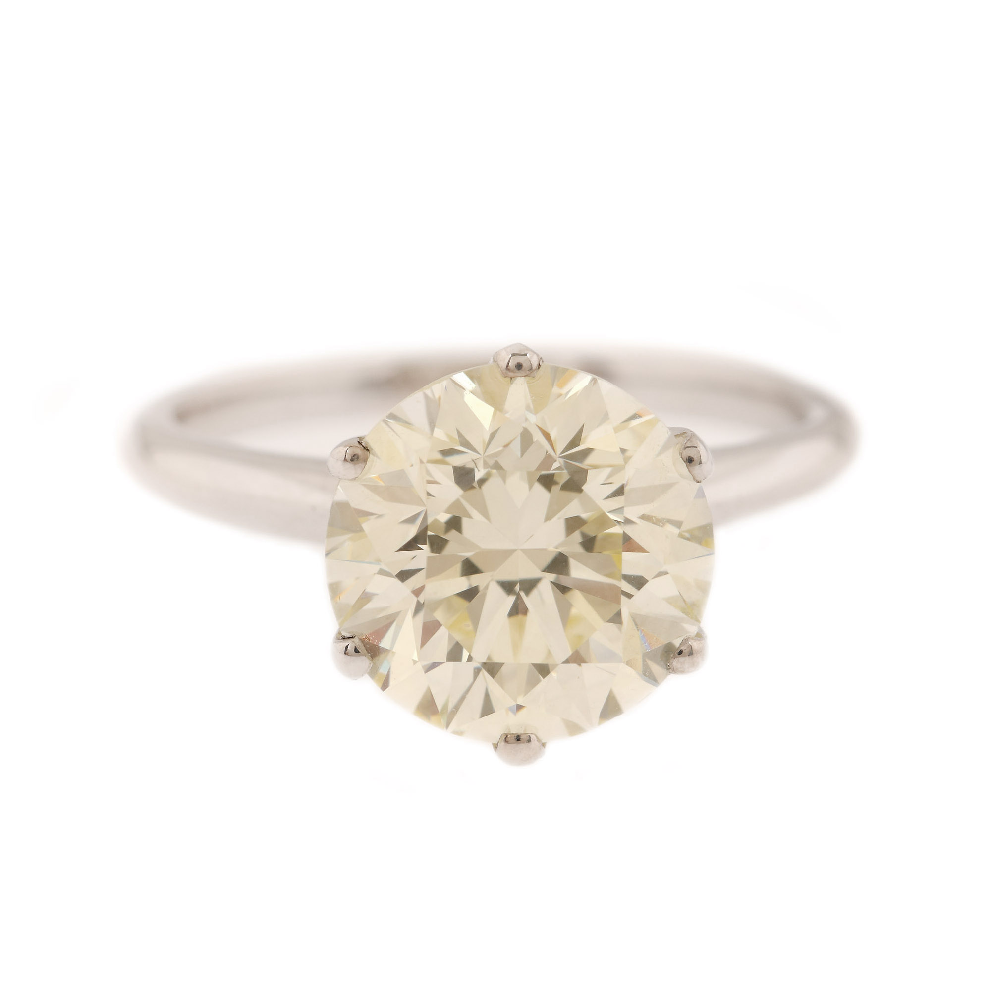 Inel din aur alb, decorat cu un impozant diamant solitaire